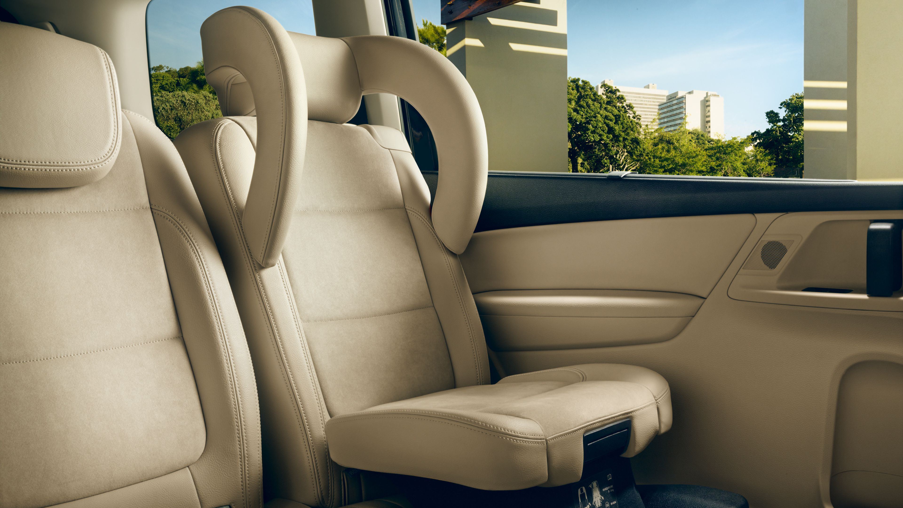 vw volkswagen familienauto integrierter kindersitz