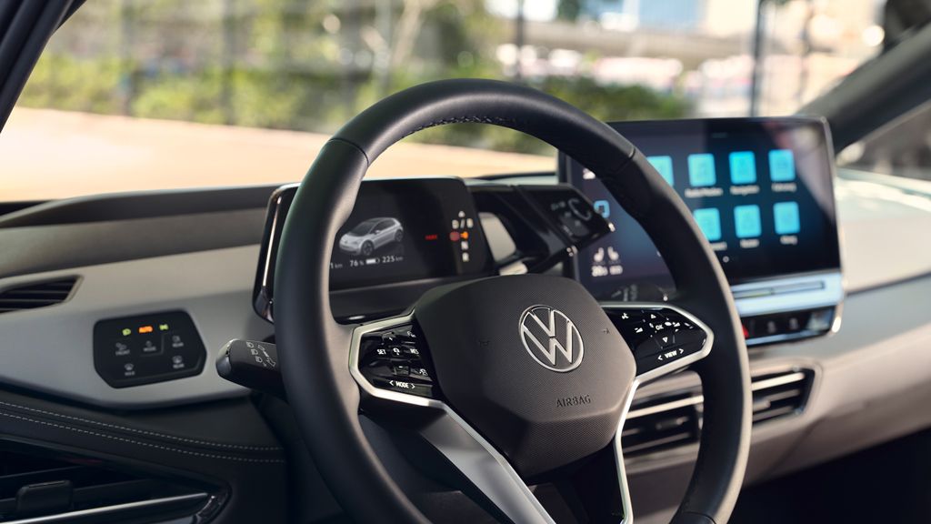 Digital Cockpit  във VW Golf по време на шофиране с Head-Up дисплей