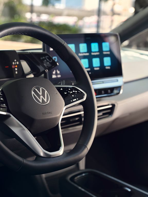 Digital Cockpit  във VW Golf по време на шофиране с Head-Up дисплей