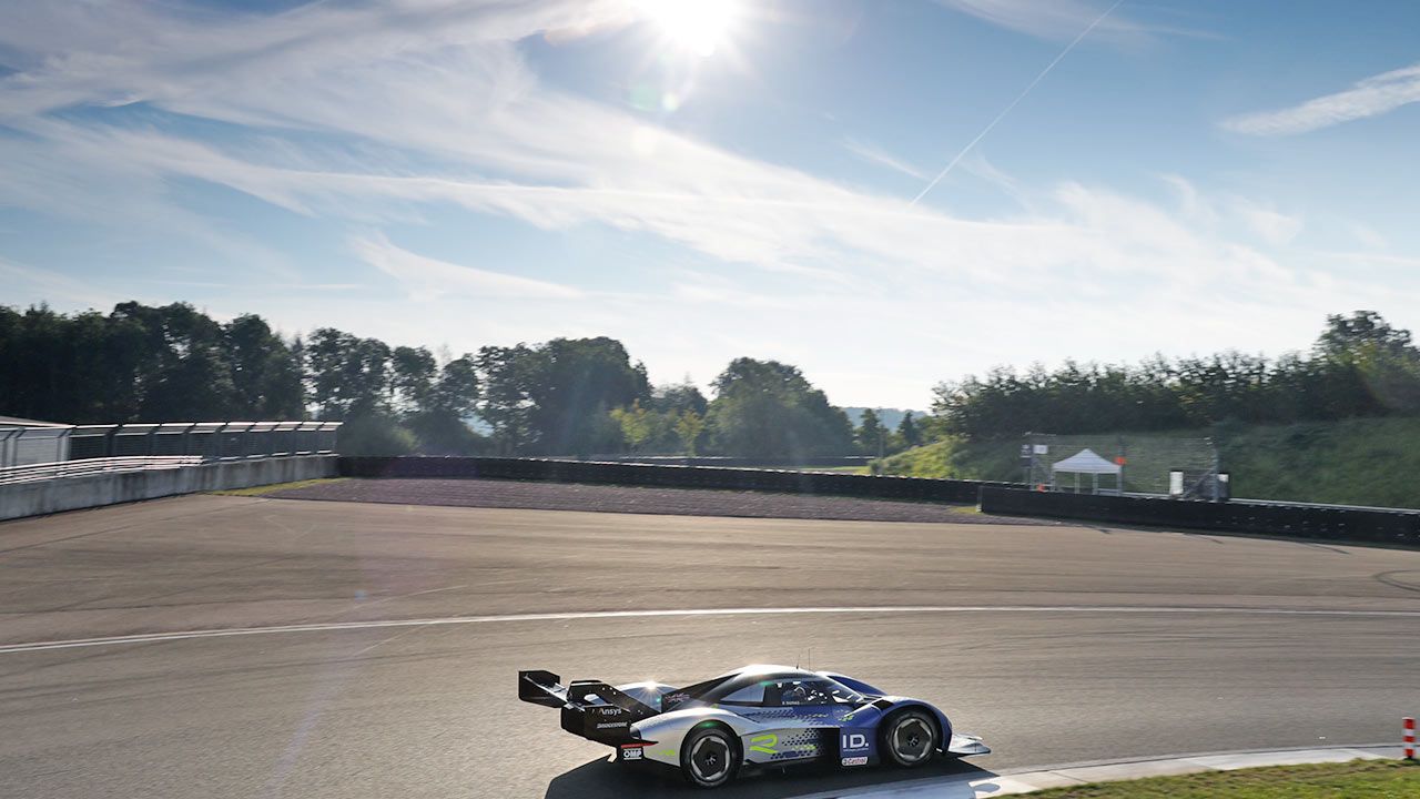 Рекордът за бързина на Volkswagen ID.R на пистата Билстер Берг