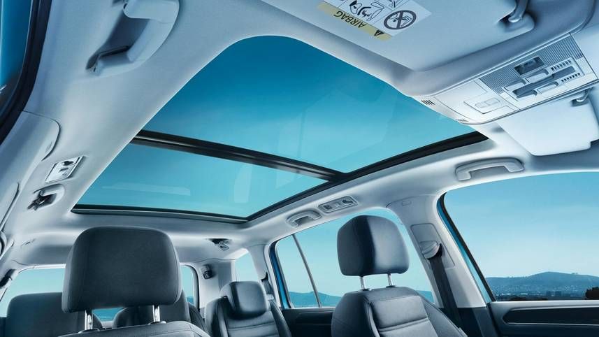 VW Tiguan оборудване панорамен покрив с функция за отваряне и плъзгане