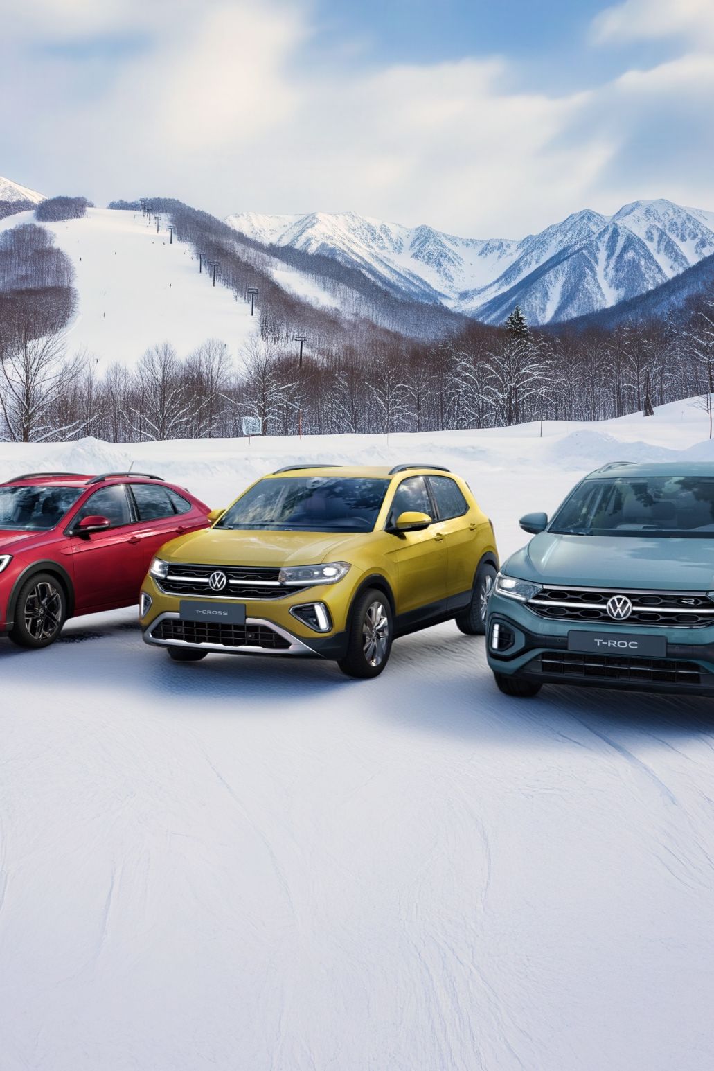 Три модела на Volkswagen – Taigo, T-Cross и T-Roc – паркирани на заснежен пейзаж с планини на заден план.