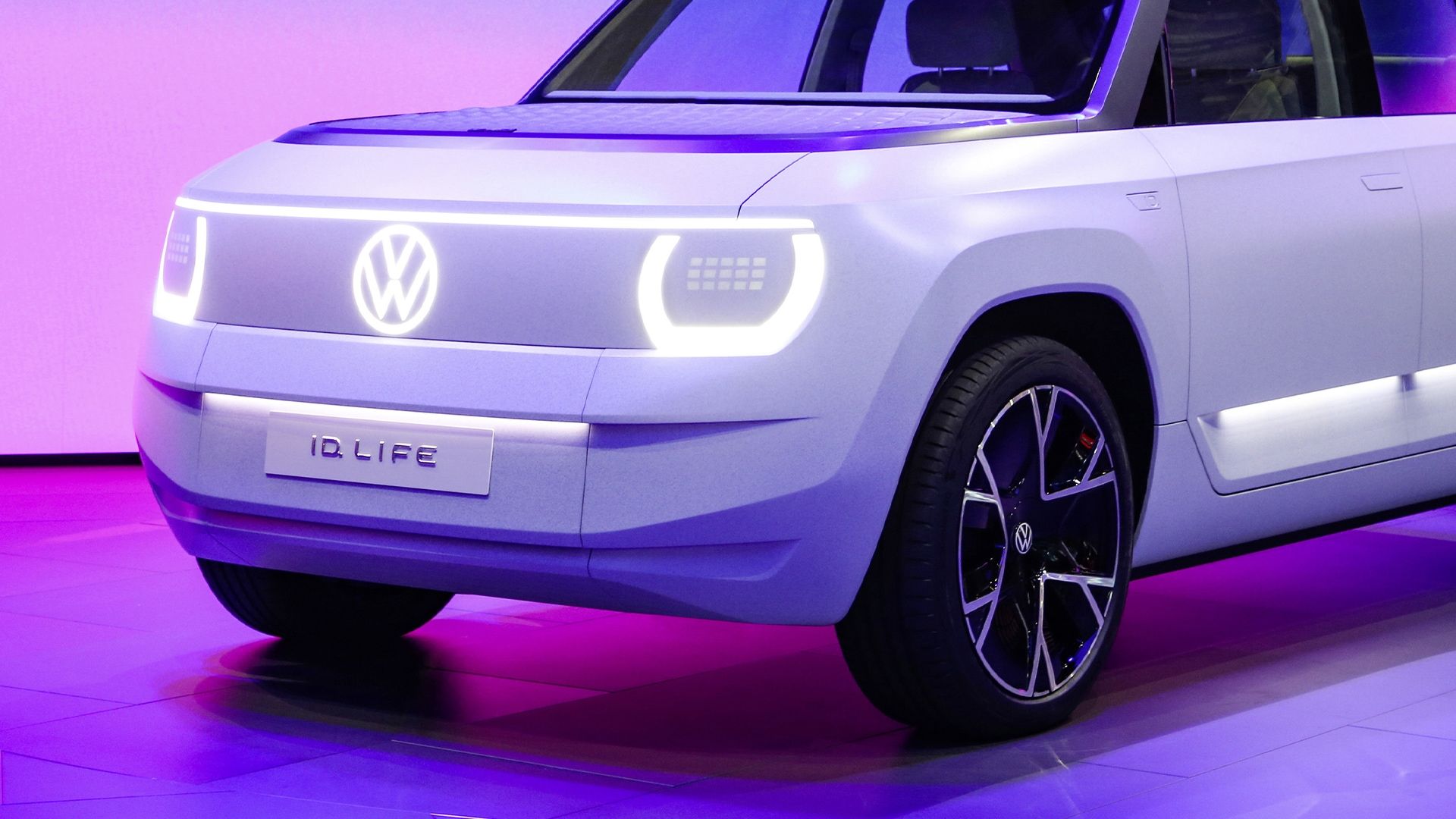 Изглед отпред на VW ID. LIFE