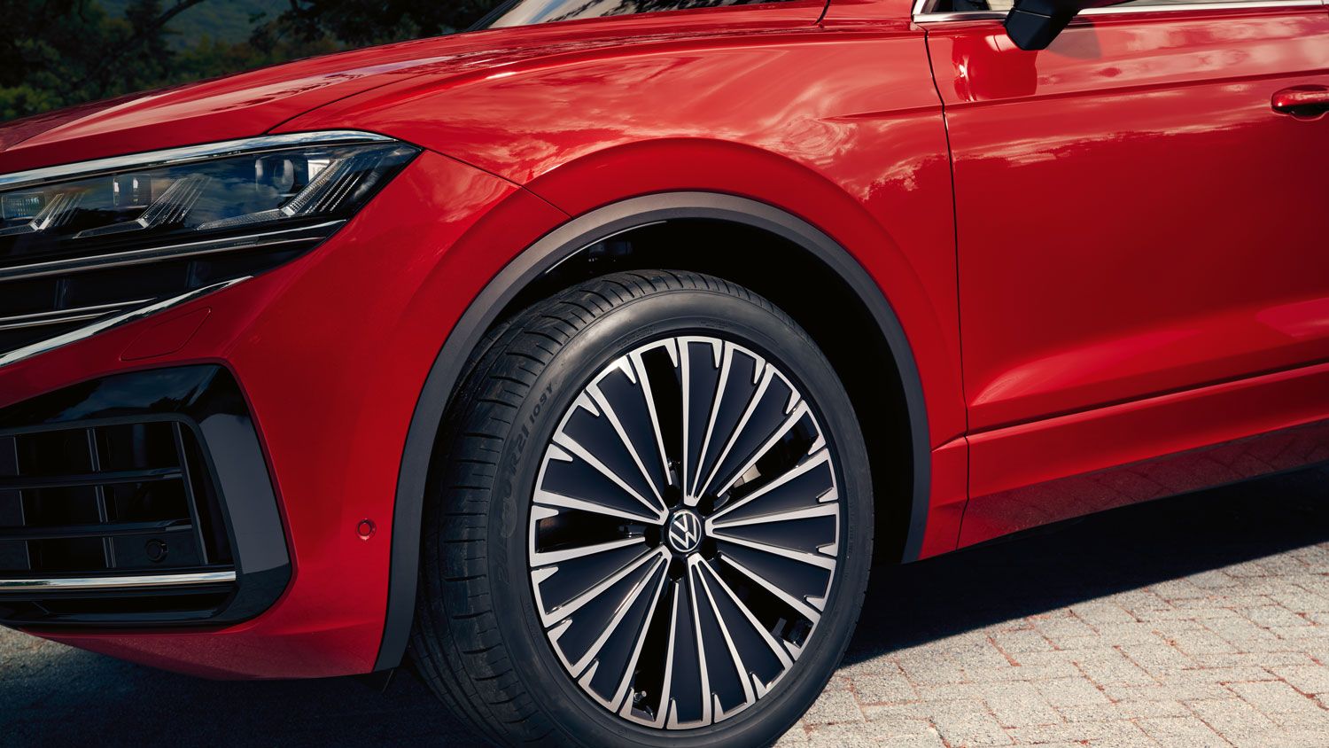 Подробен изглед на колелото на VW Touareg Elegance eHybrid.
