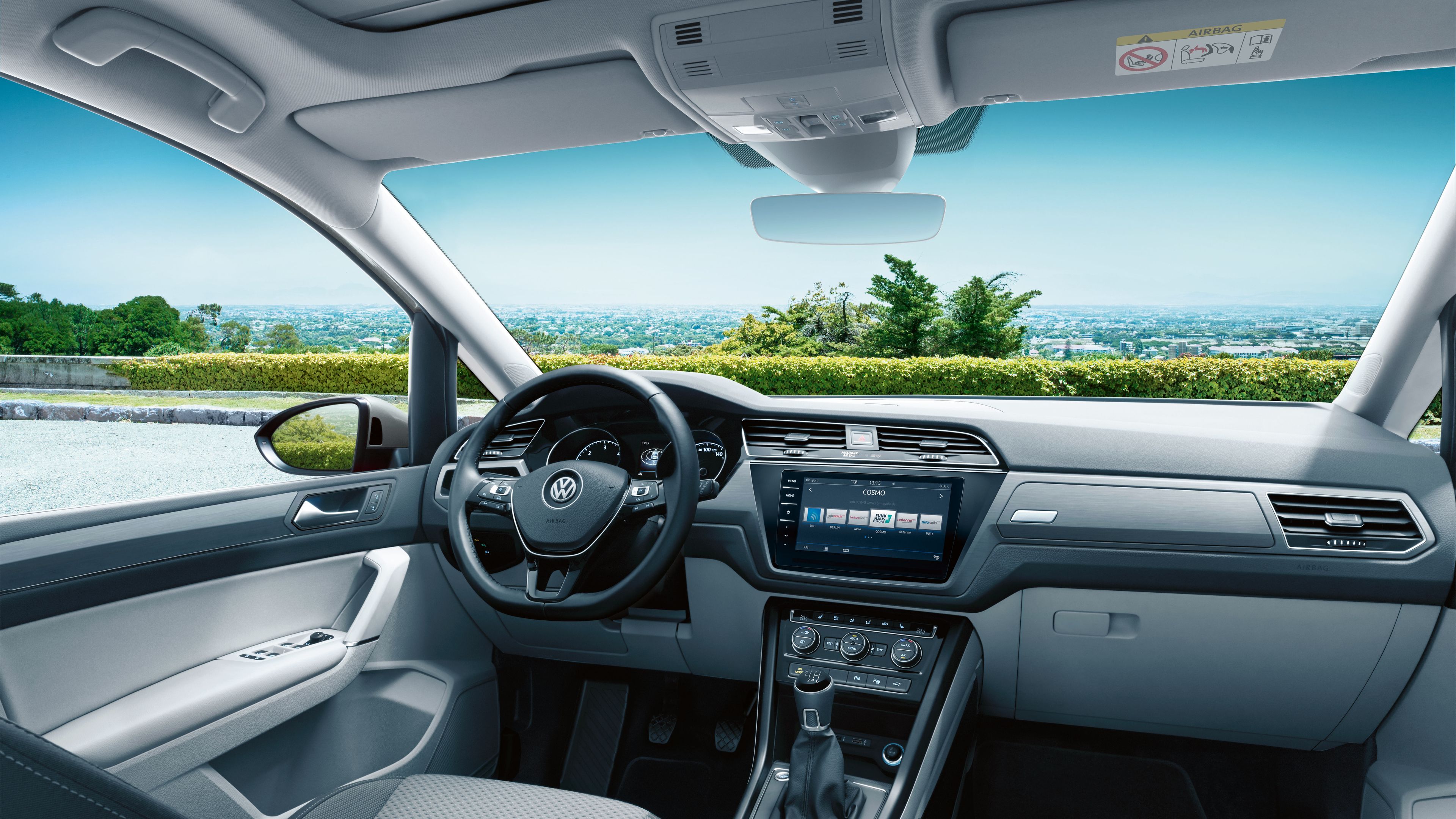 vw volkswagen touran innen interieur cockpit