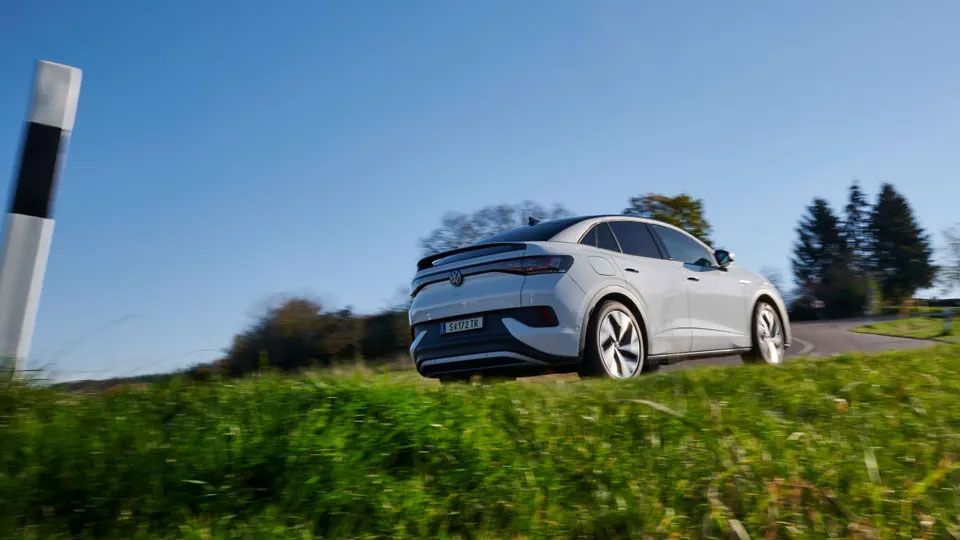 VW ID. по извънградски път