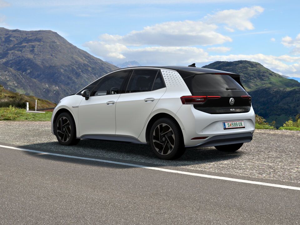 VW ID.3 GO пътува по планински път