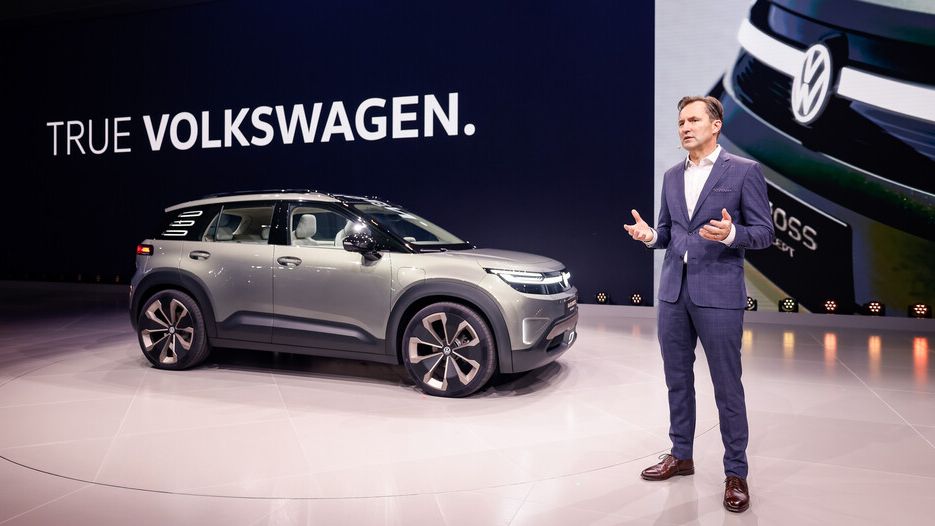 Представяне на Volkswagen ID. Cross Concept по време на премиера с надпис TRUE VOLKSWAGEN