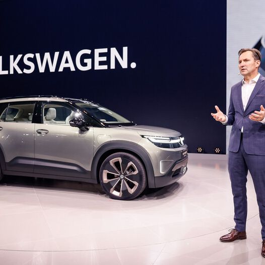 Представяне на Volkswagen ID. Cross Concept по време на премиера с надпис TRUE VOLKSWAGEN