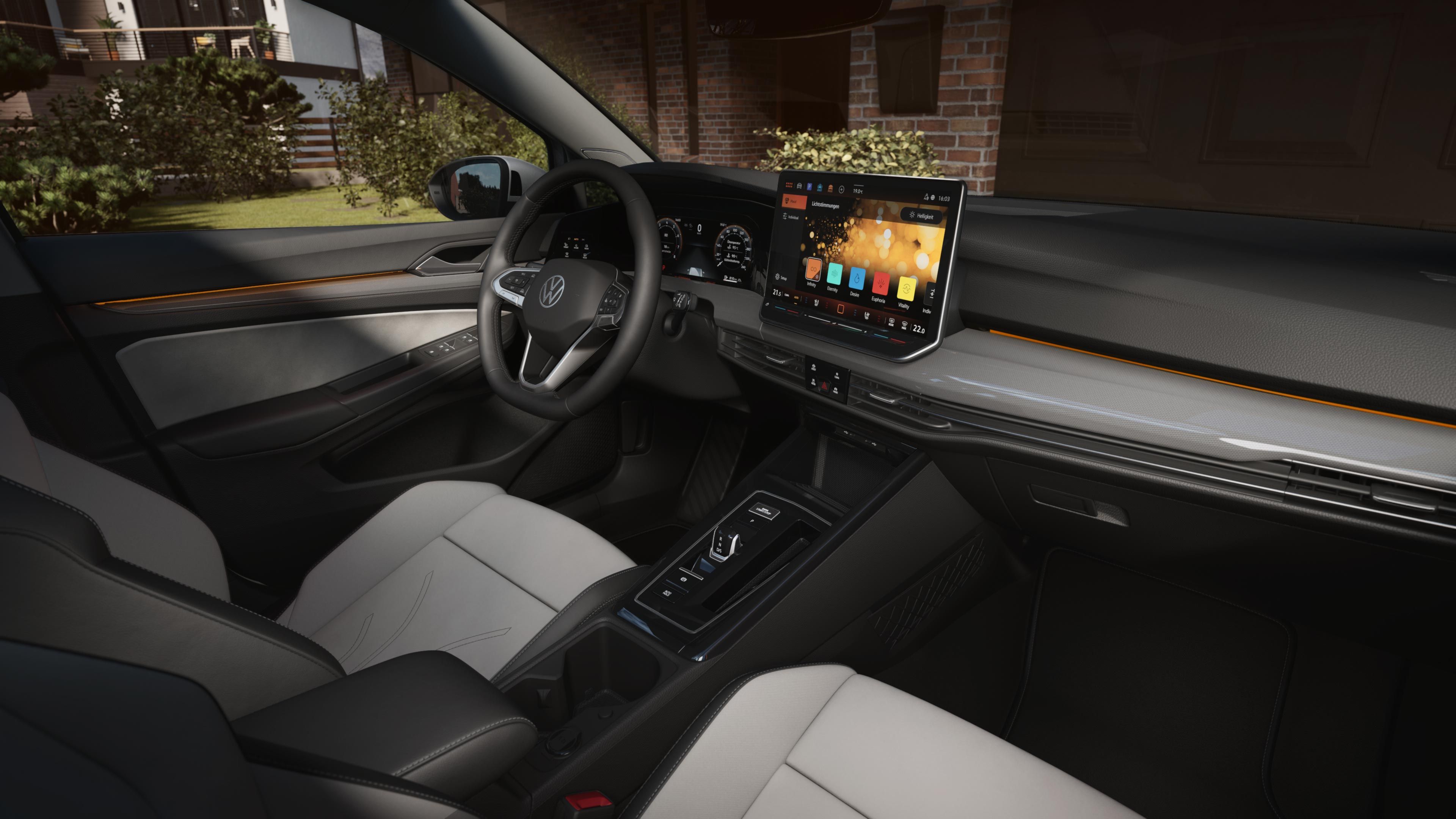 Волан, Digital Cockpit, амбиентно осветление, седалки и инфотейнмънт система в новия VW Golf Variant
