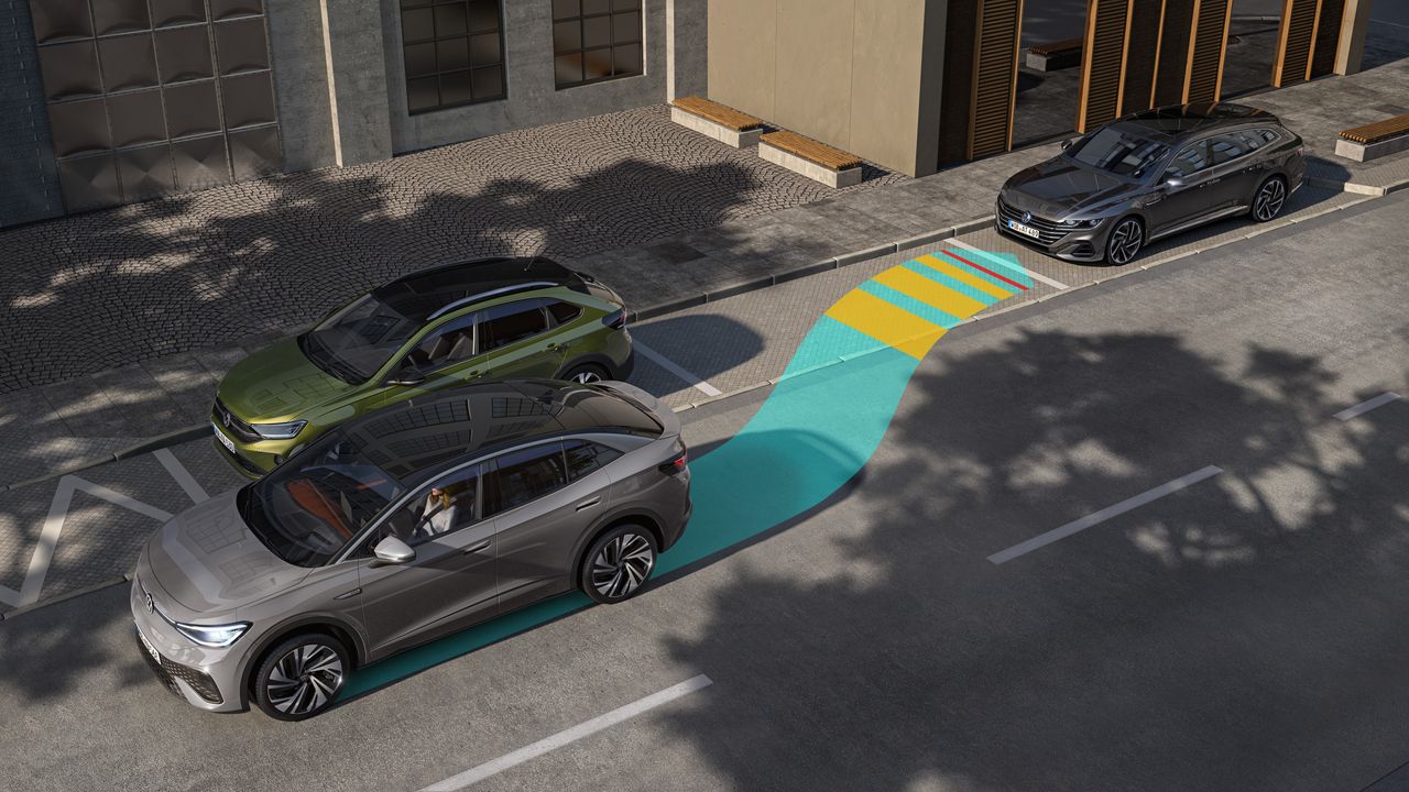 Grafik zeigt wie im VW ID.5 der Park Assist Plus funktioniert. 