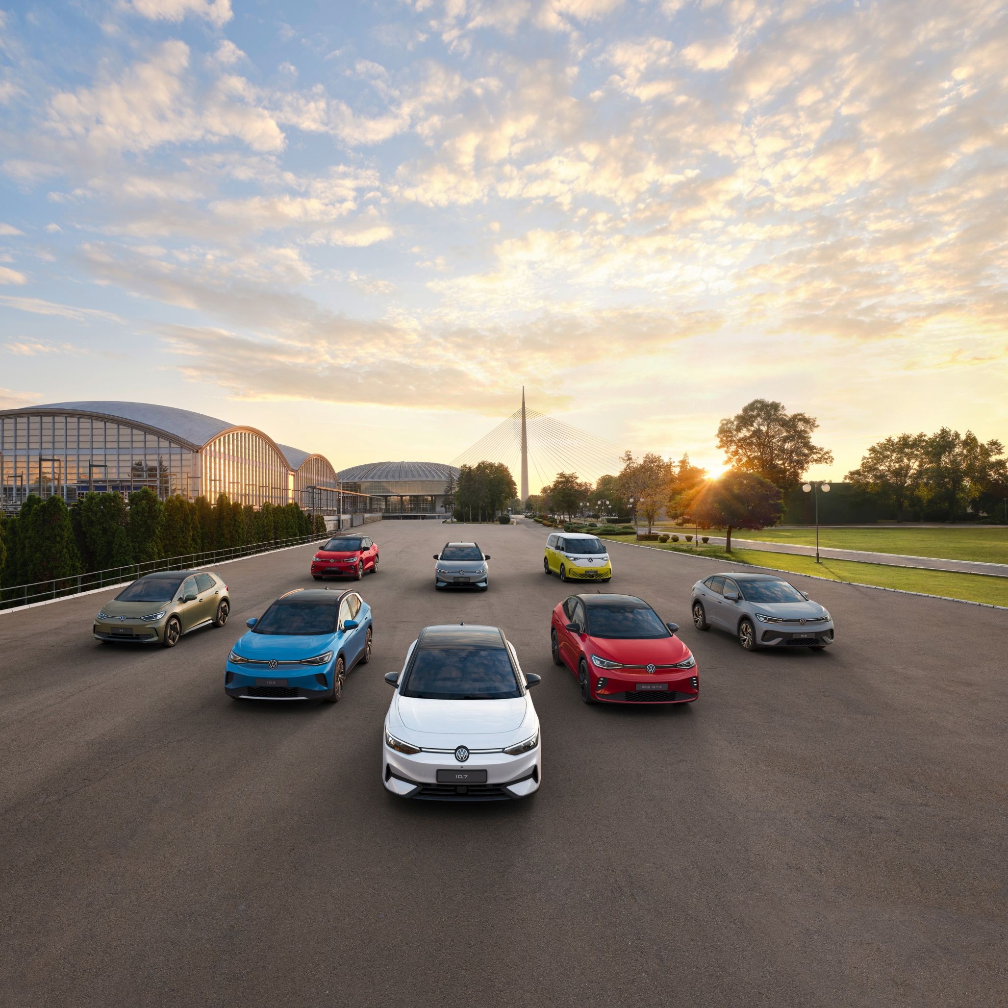 Екип на Volkswagen празнува производството на 1,5-милионния електромобил ID. в завода.