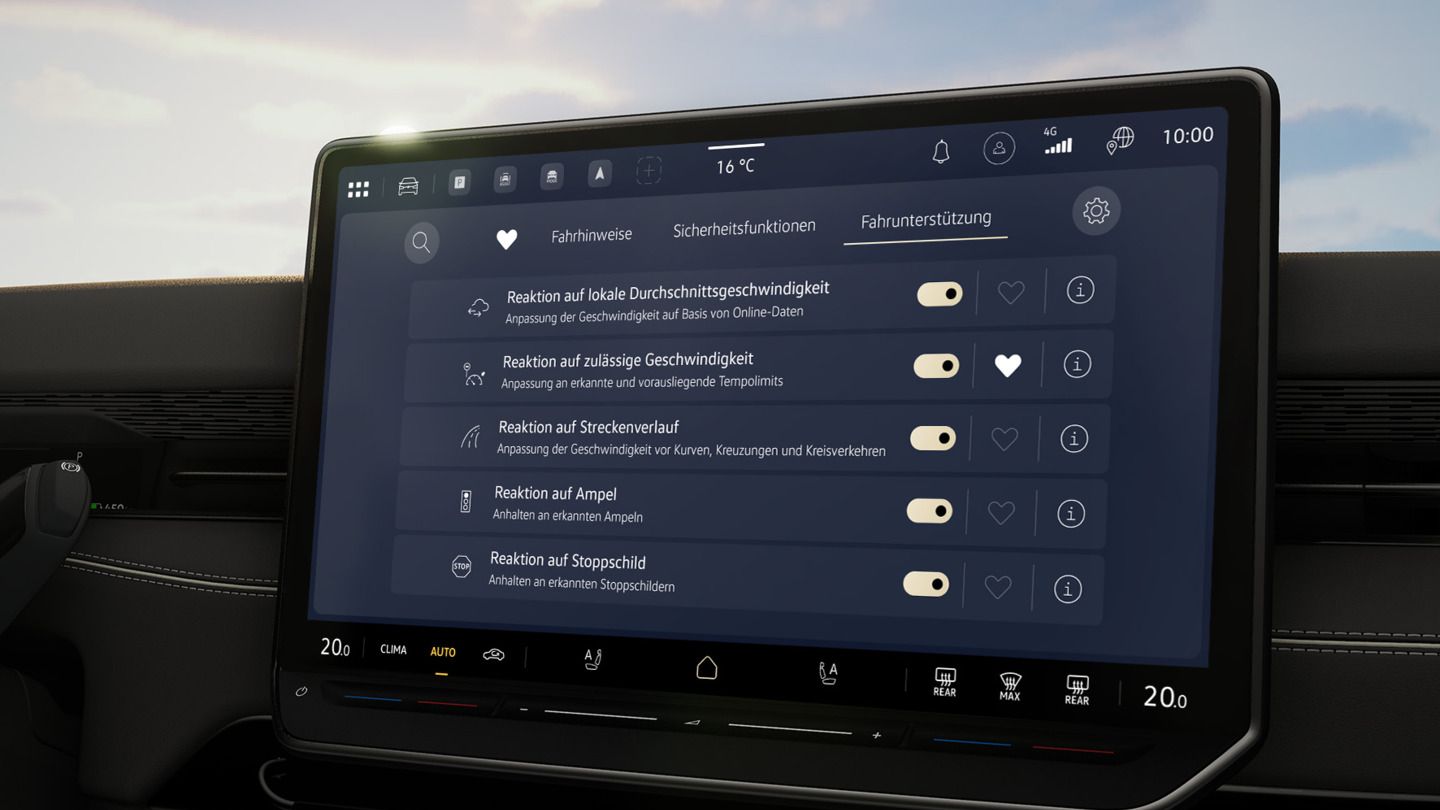 Das Bild zeigt das Infotainment System eines ID. Modells und die Einstellungen des Assistenzsystem "Travel Assist"