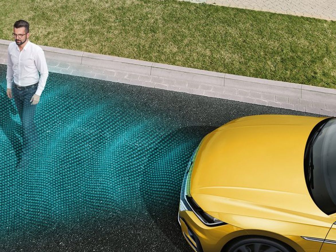 VW Arteon 2017 Front Assist