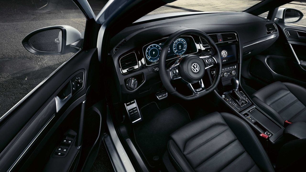 VW Golf 7 R-Line интериор кокпит