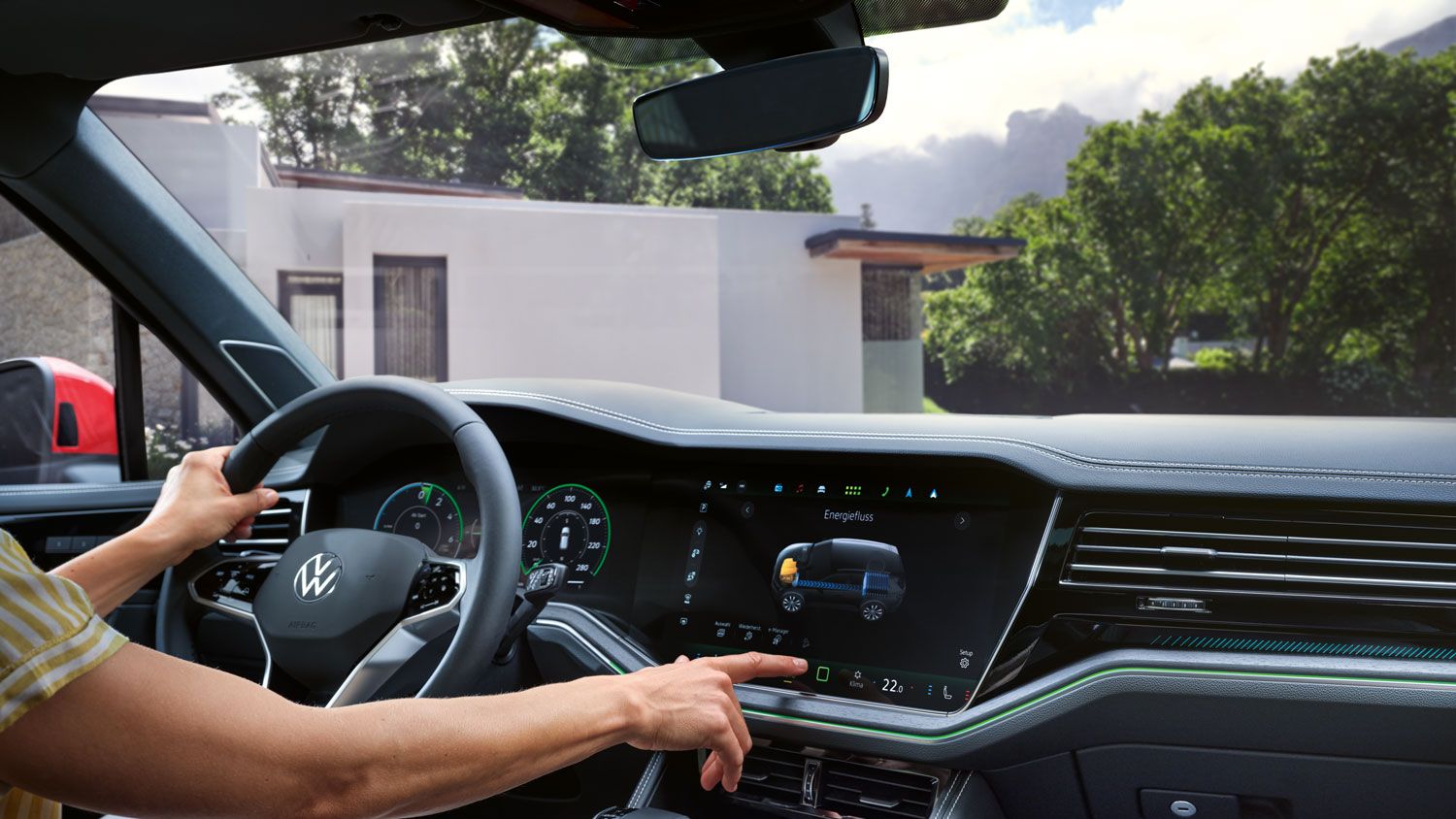 Изглед на арматурното табло Innovision Cockpit във VW Touareg Elegance eHybrid.