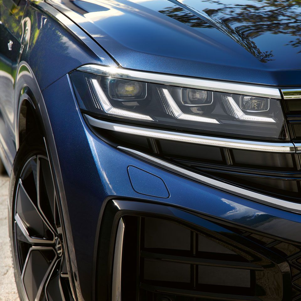 Подробен изглед на фар със система HD Matrix при VW Touareg R-Line.