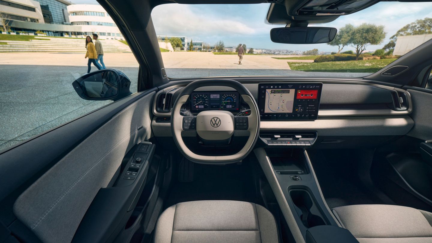 Кокпит на VW ID. Cross с многофункционален волан и инфотейнмънт система.