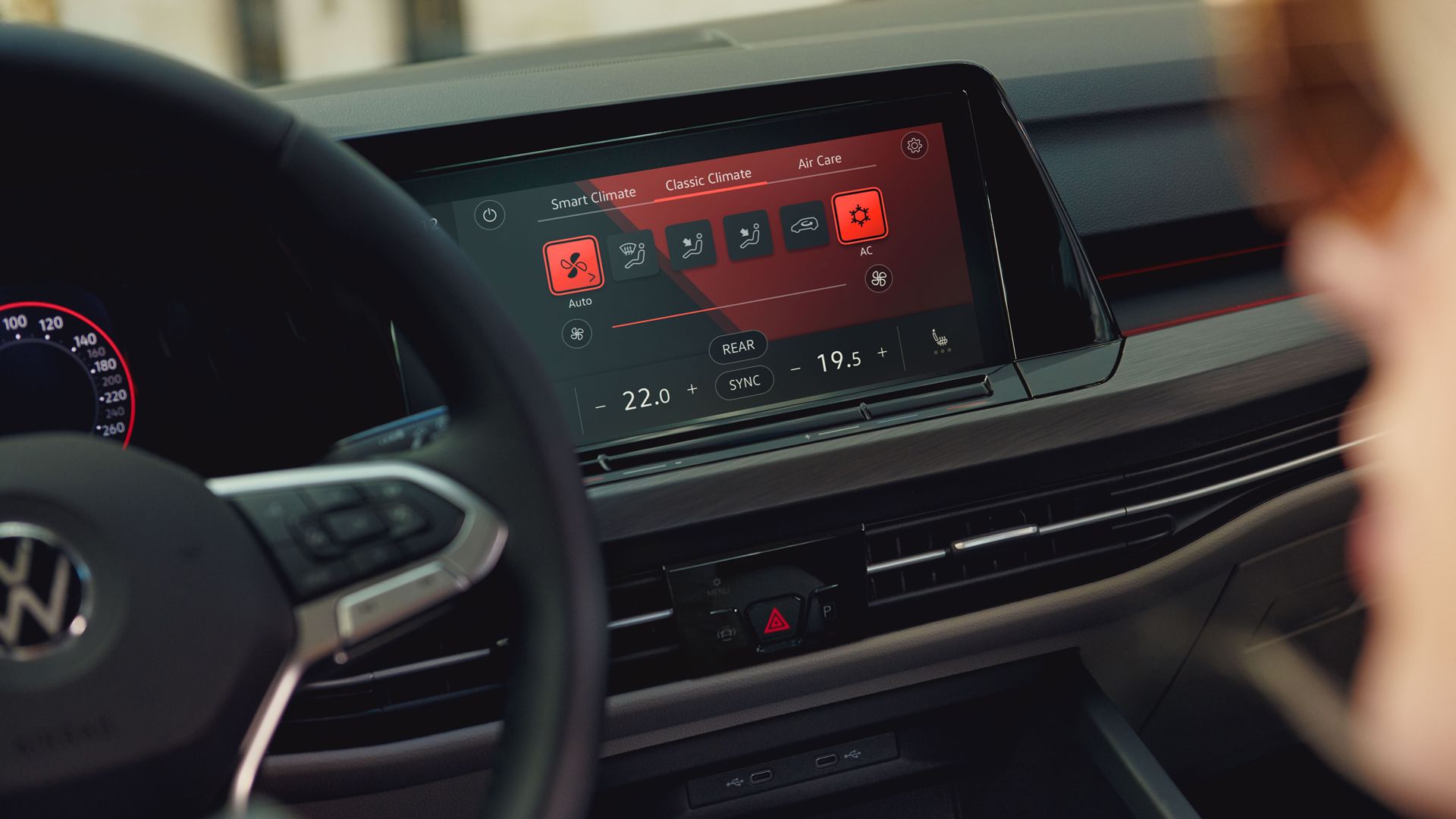 Сензорен дисплей на Volkswagen Golf с управление на климатичната система Smart Climate и Classic Climate