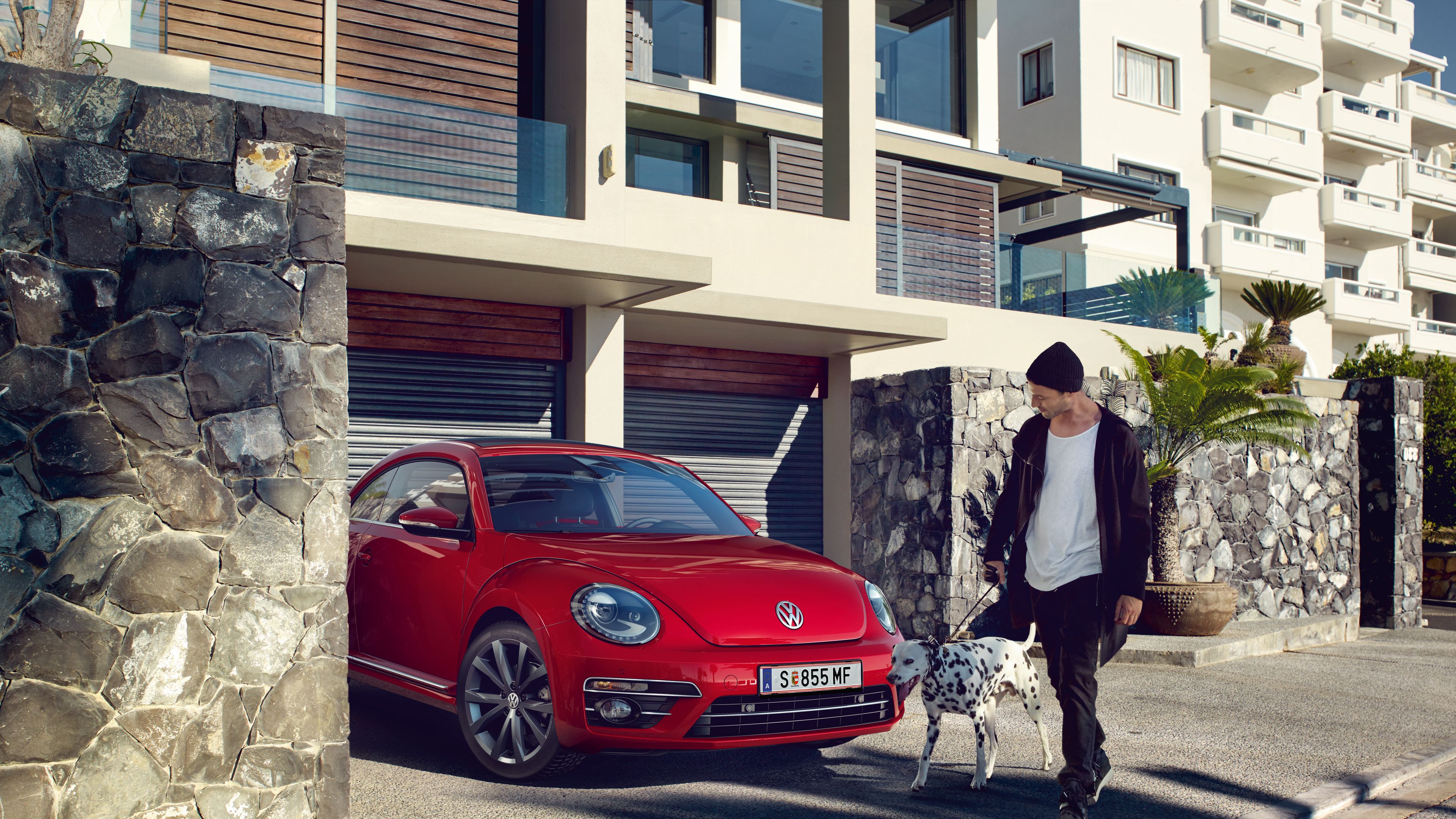 VW Beetle червен отпред