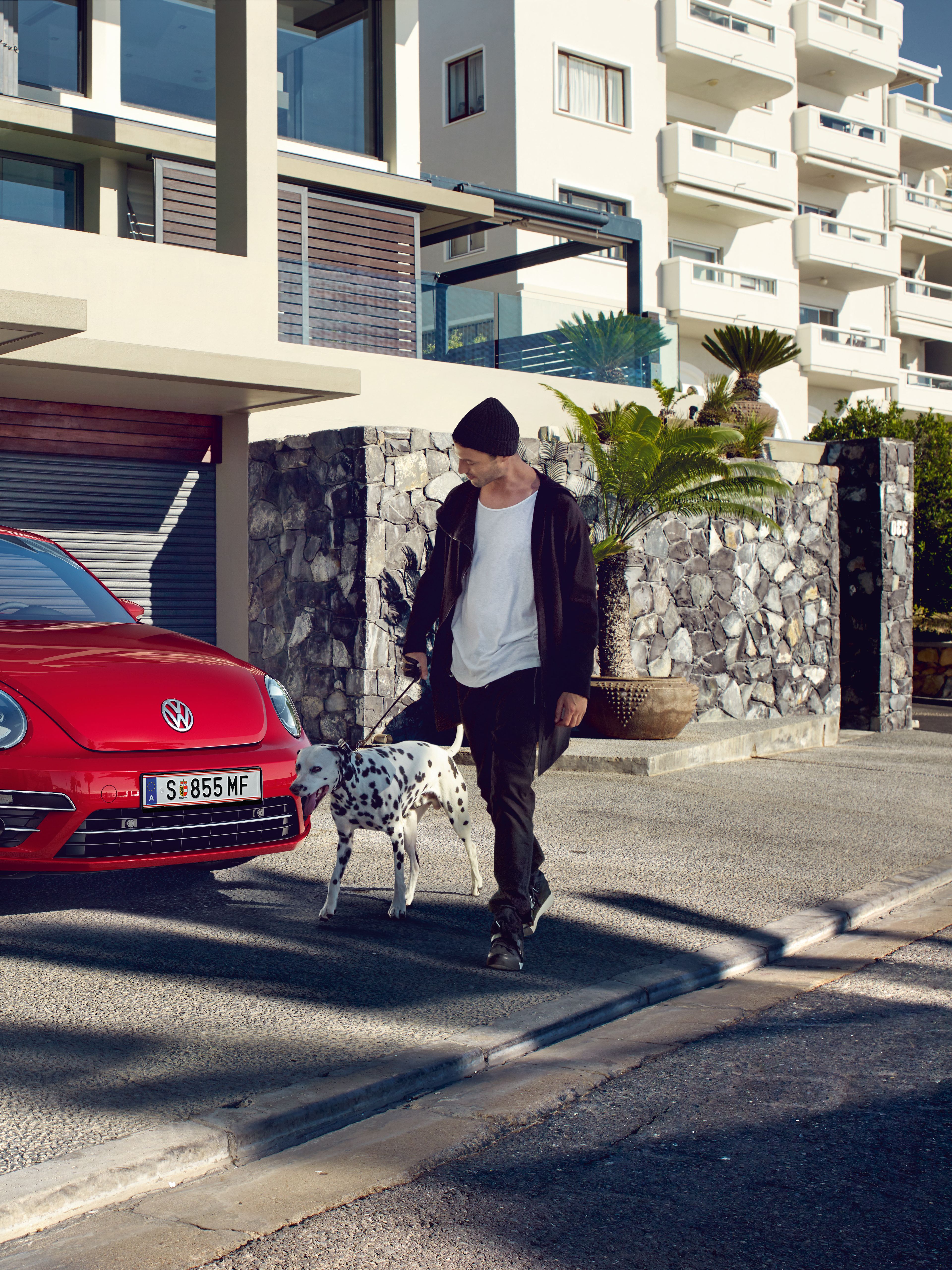 VW Beetle червен отпред