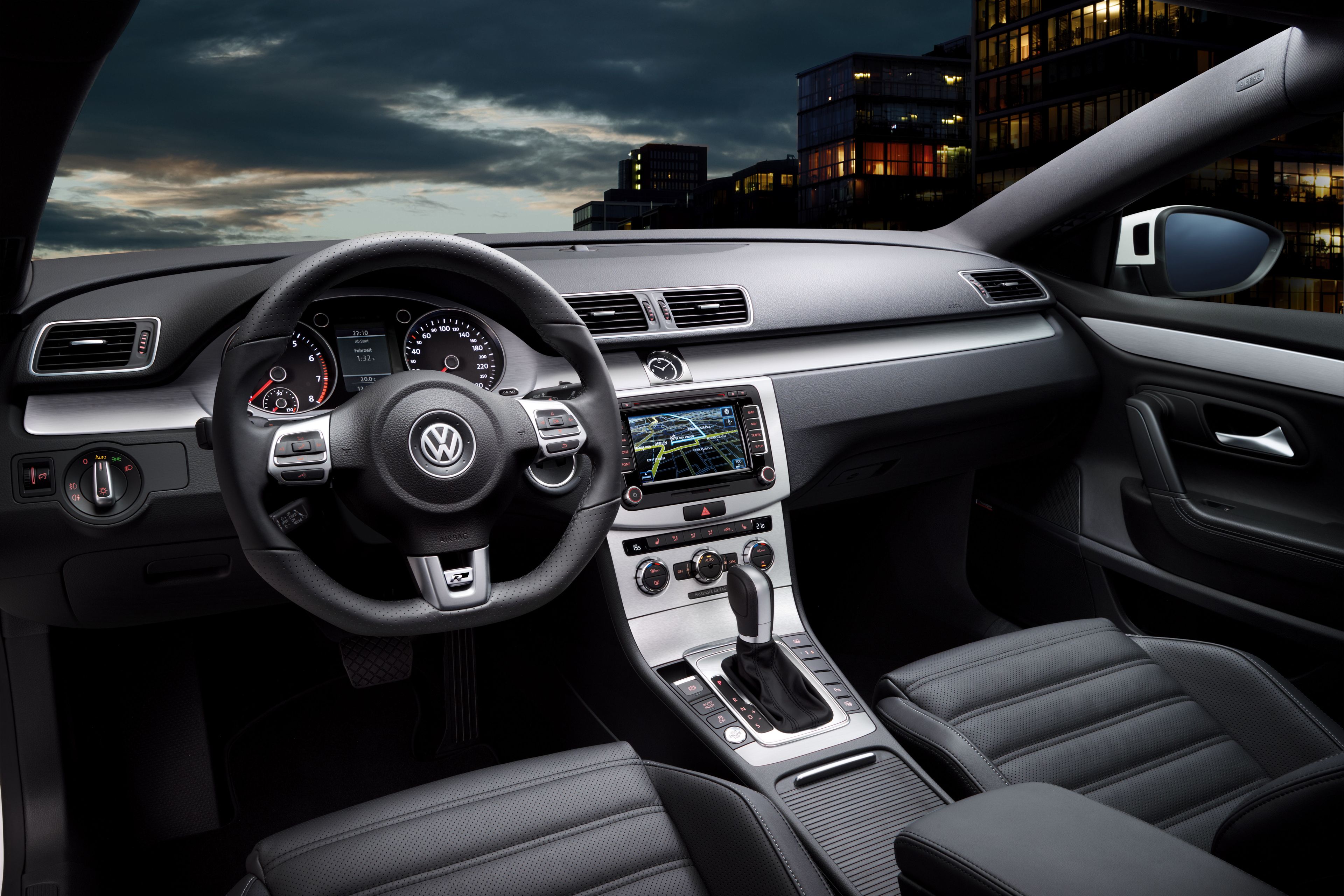 Представен е кокпитът на Volkswagen CC R-Line