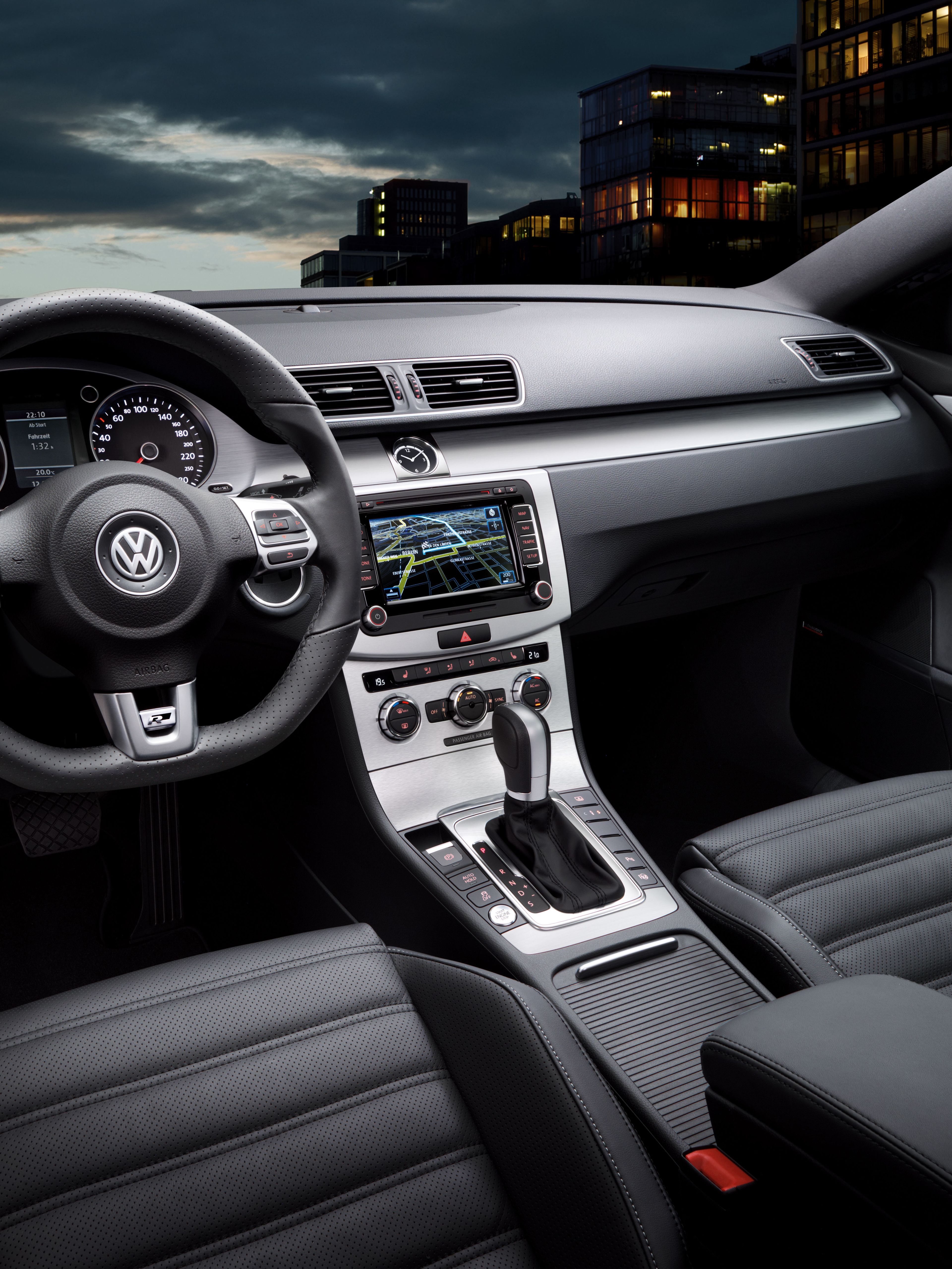 Представен е кокпитът на Volkswagen CC R-Line