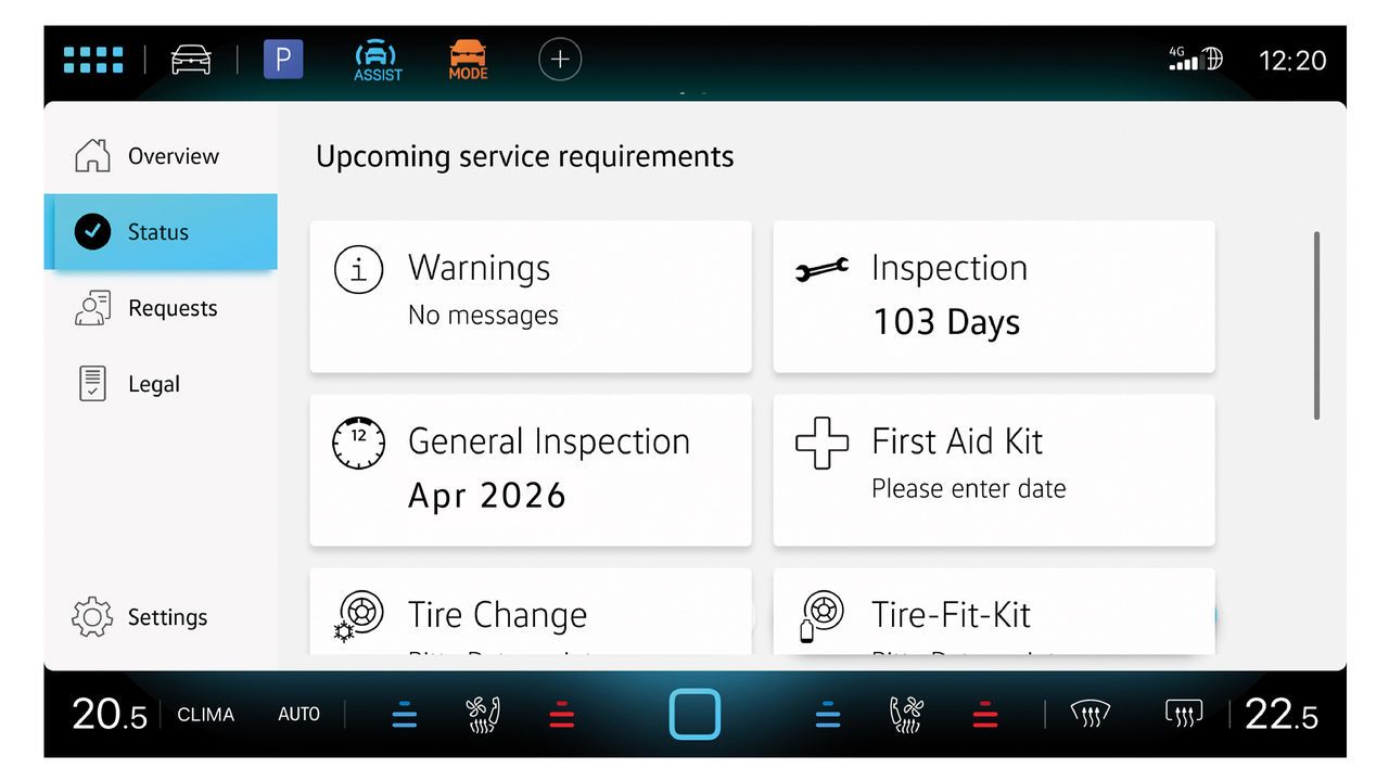 Екран на инфотейнмънт системата с преглед на обслужването в приложението In-Car Vehicle Service