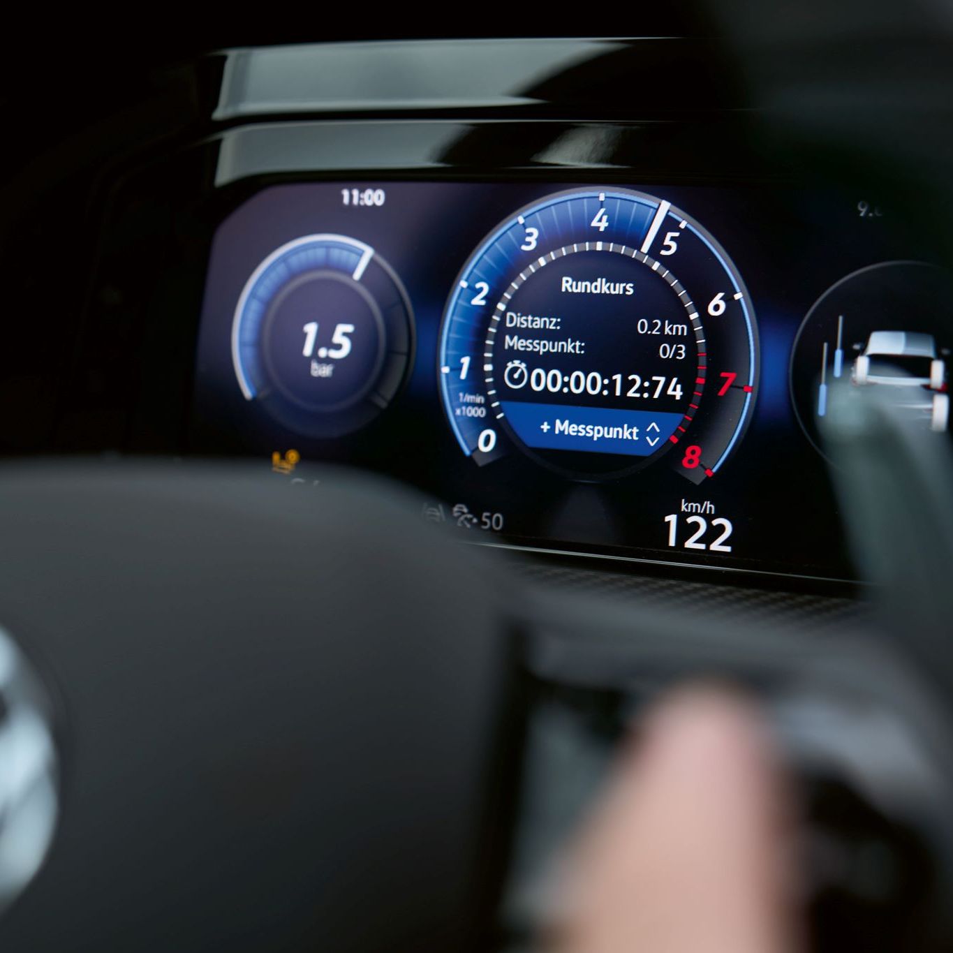 Detailshot vom Tachometer des Golf R