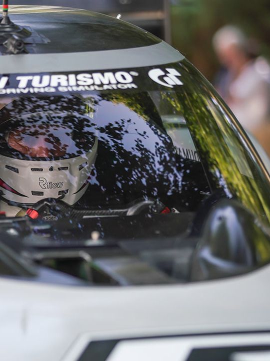 Ромен Дюма зад волана на Volkswagen ID.R в Goodwood Festival of Speed