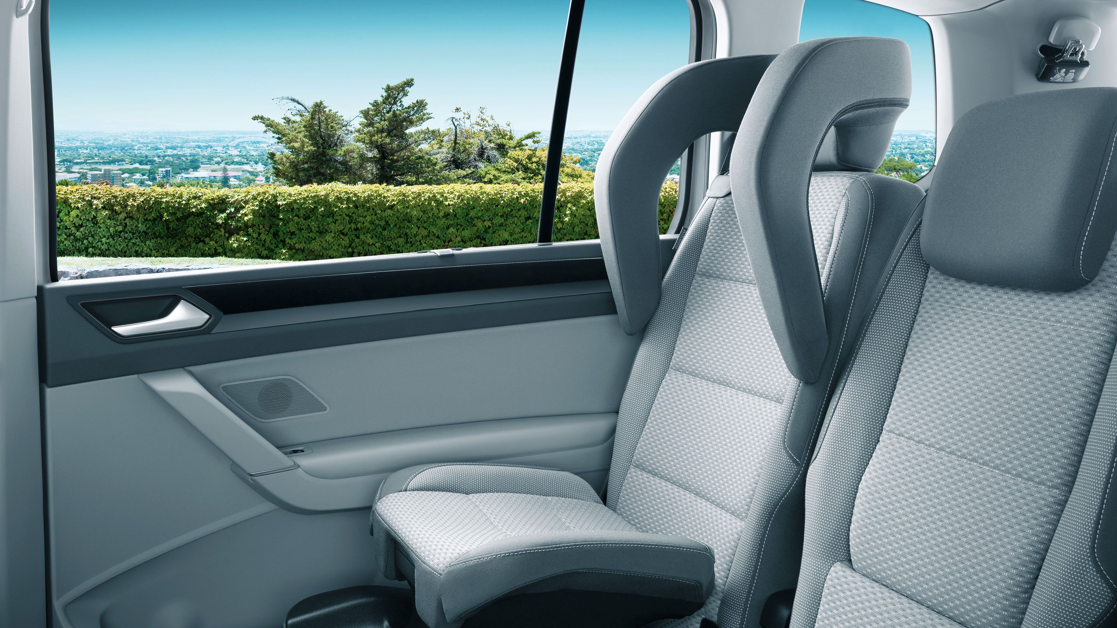 vw touran familienauto sicherheit integrierter kindersitz