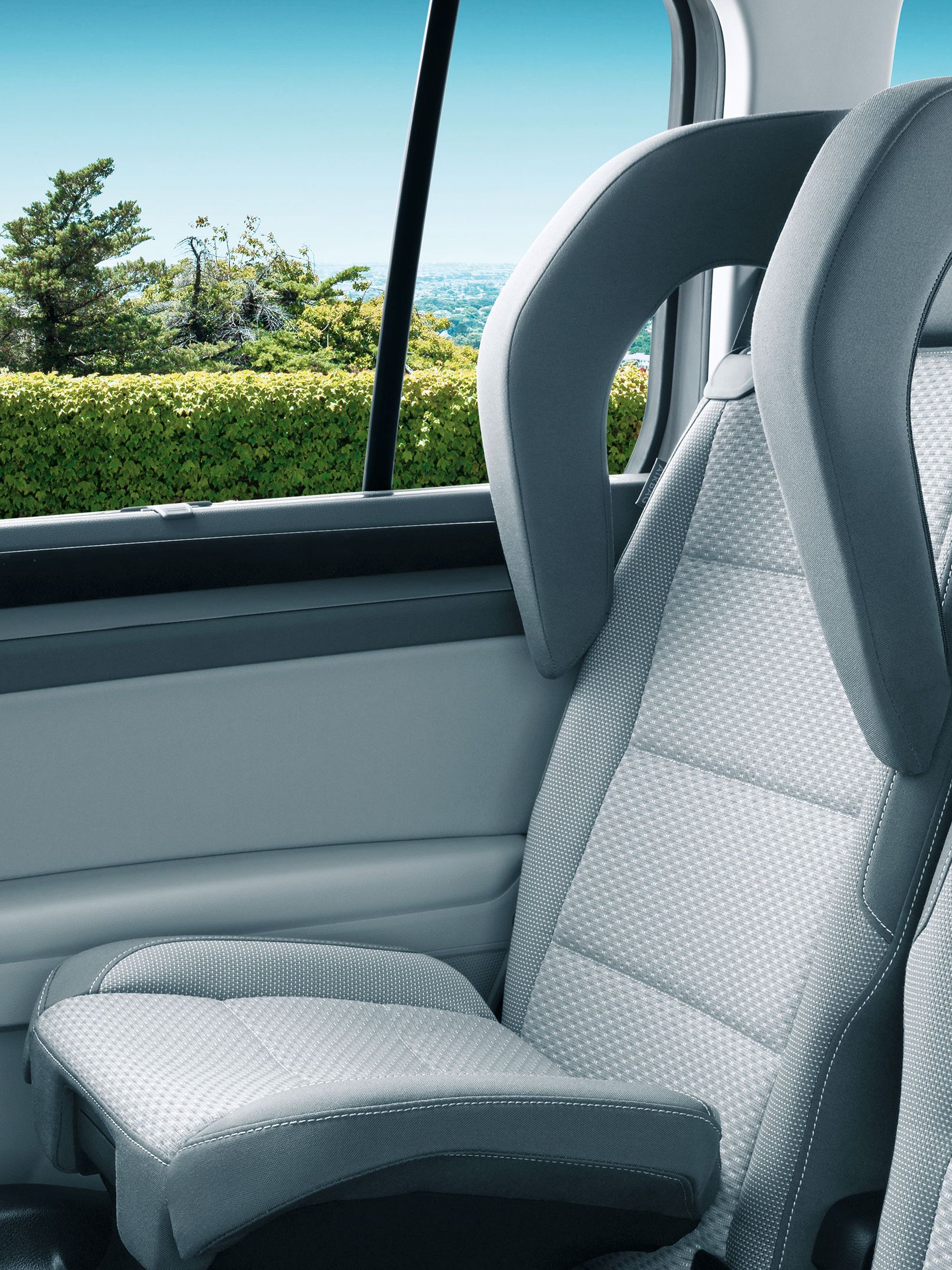 vw touran familienauto sicherheit integrierter kindersitz
