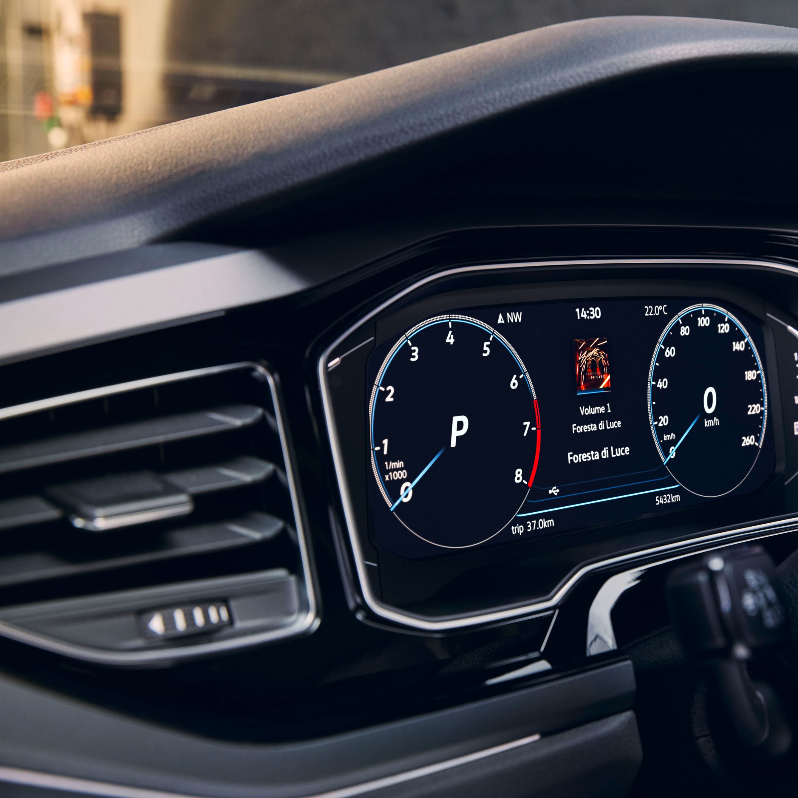 Детайлен поглед към предлагания като опция Digital Cockpit Pro във VW Polo, с изобразяване на скоростомер и навигация.