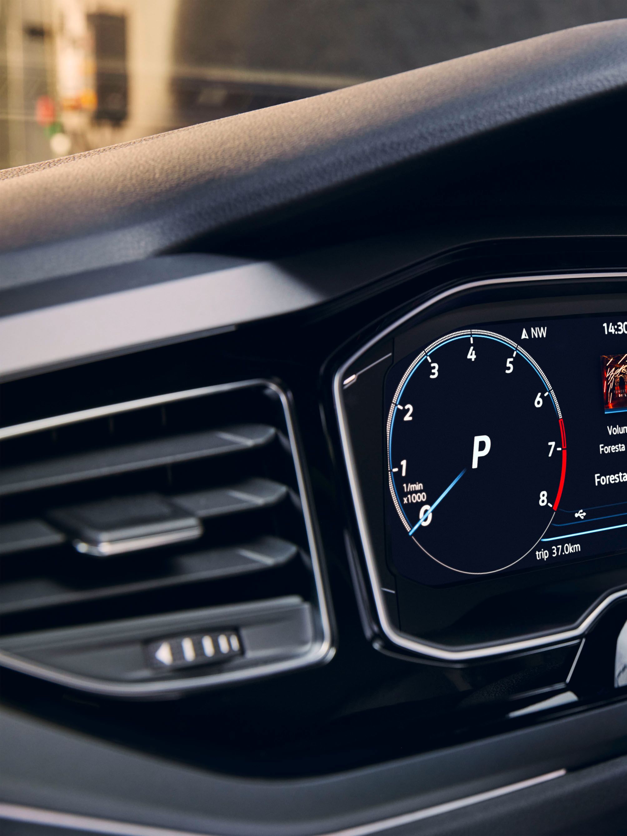 Детайлен поглед към предлагания като опция Digital Cockpit Pro във VW Polo, с изобразяване на скоростомер и навигация.