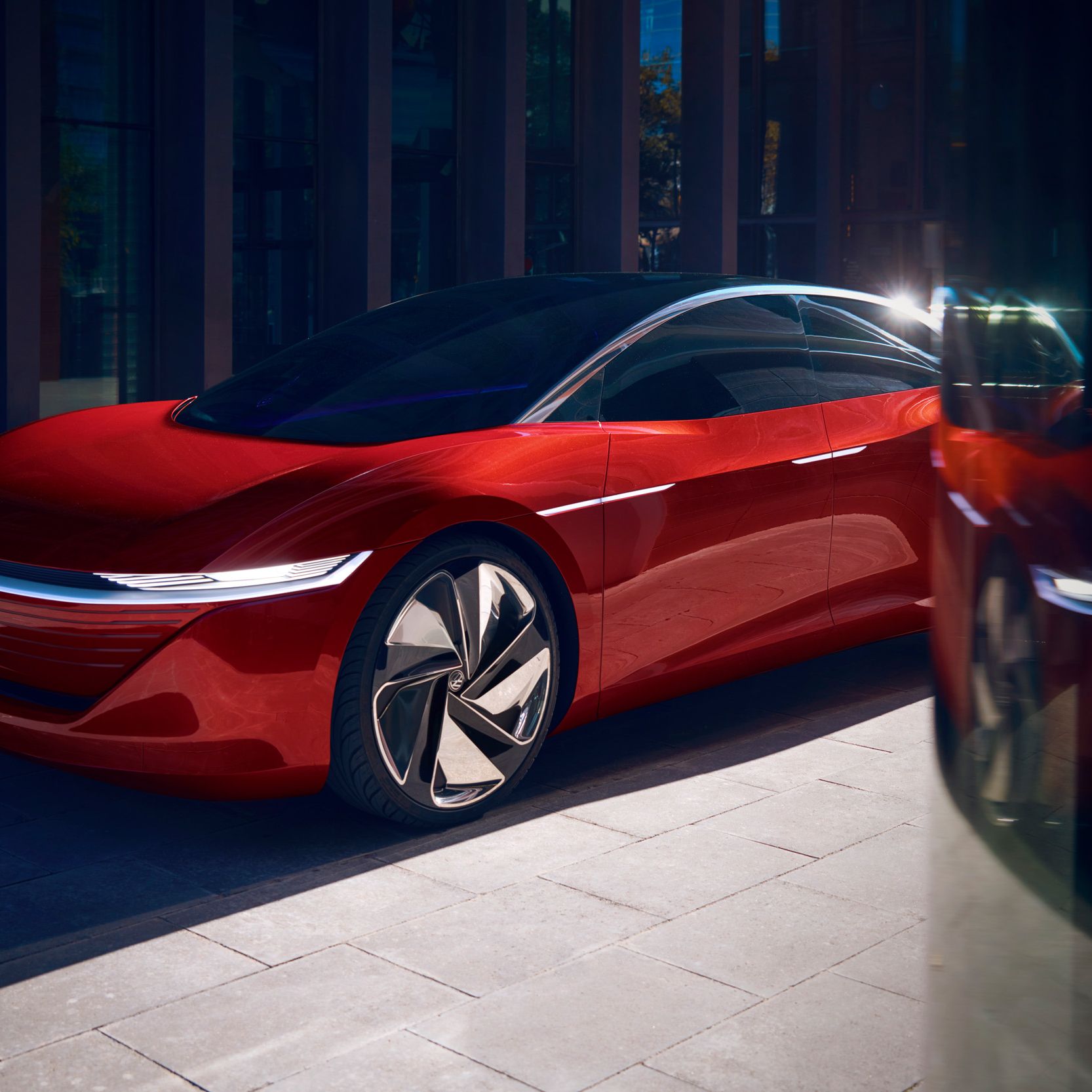 VW ID. Vizzion Електромобил червен Изглед отпред Изглед отстрани