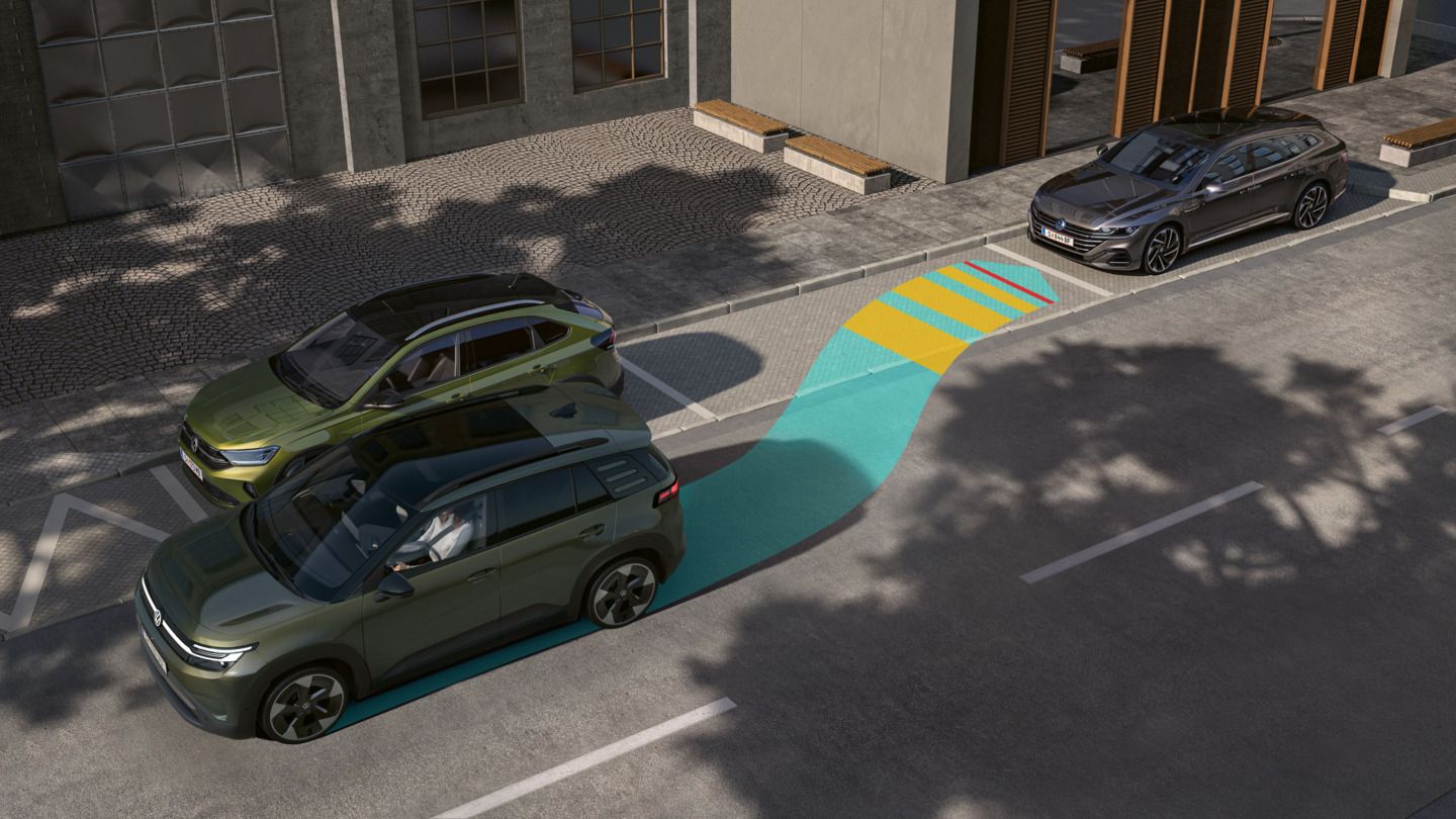 Илюстрацията показва VW ID. Cross. Преминаване назад към странично паркинг място с Park Assist Plus.