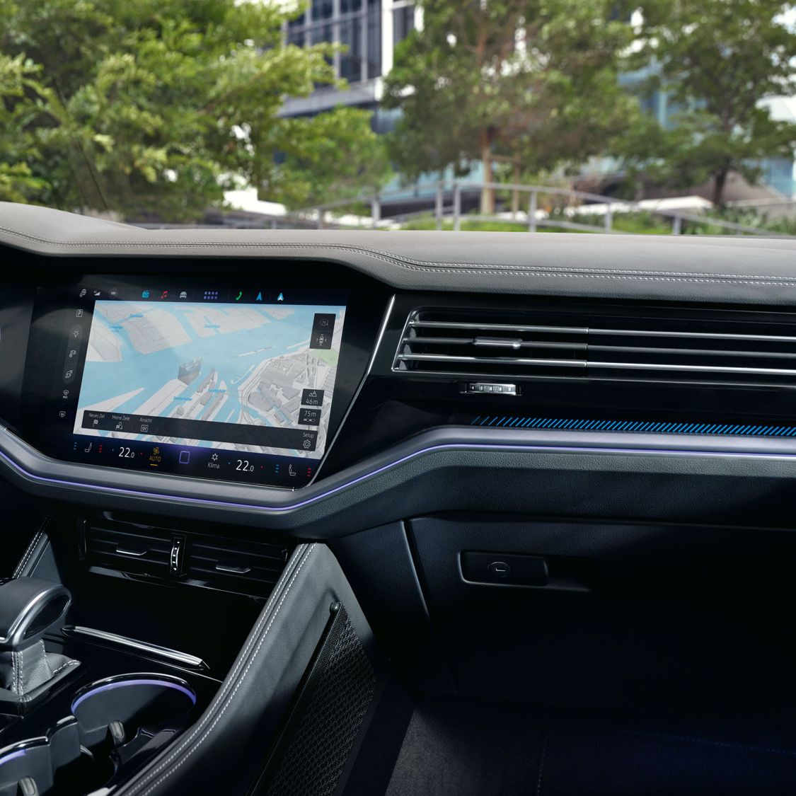 Изглед на навигационната система на VW Touareg R-Line.