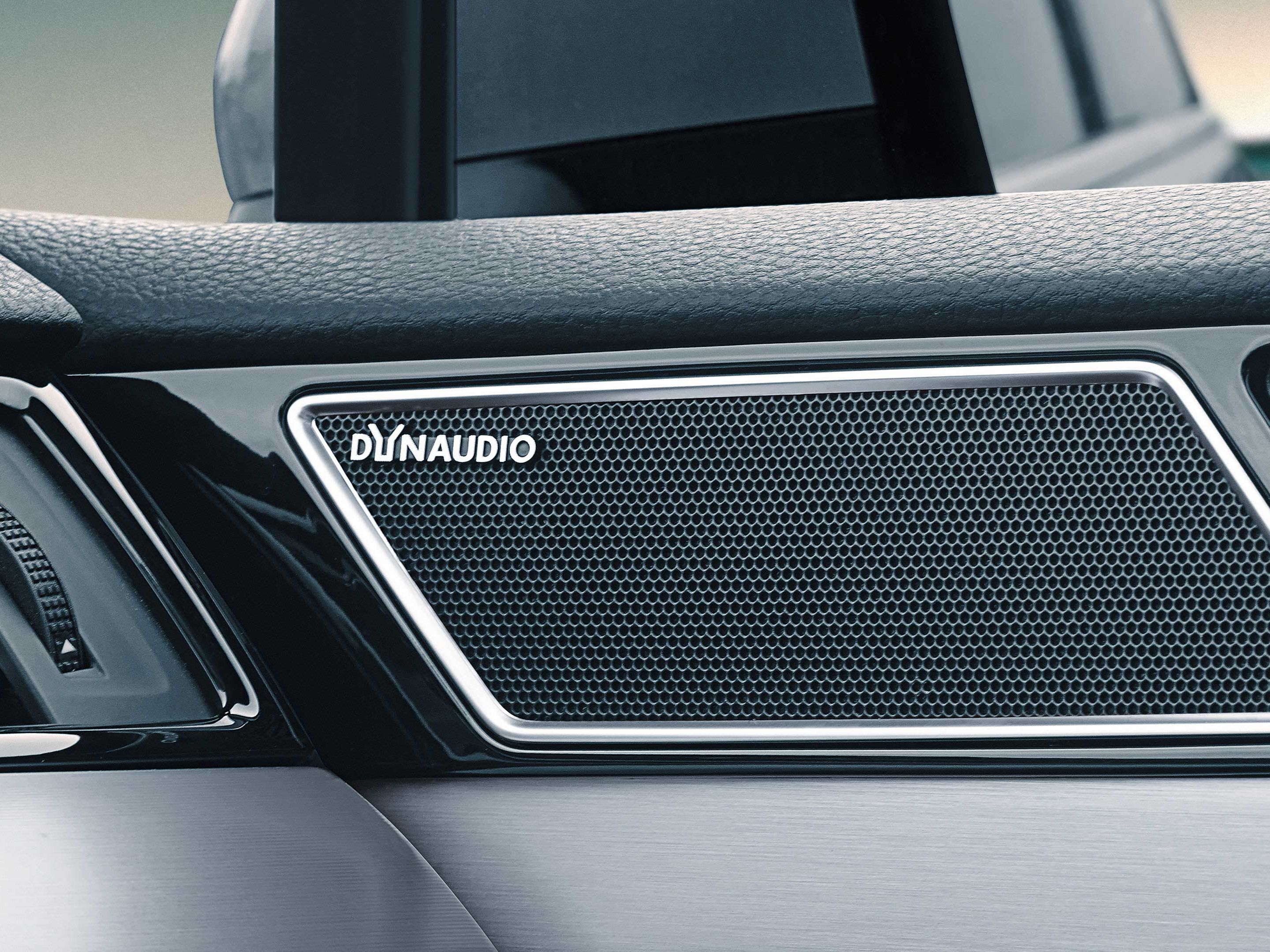 Детайл на високоговорител Dynaudio, интегриран в интериора на Volkswagen
