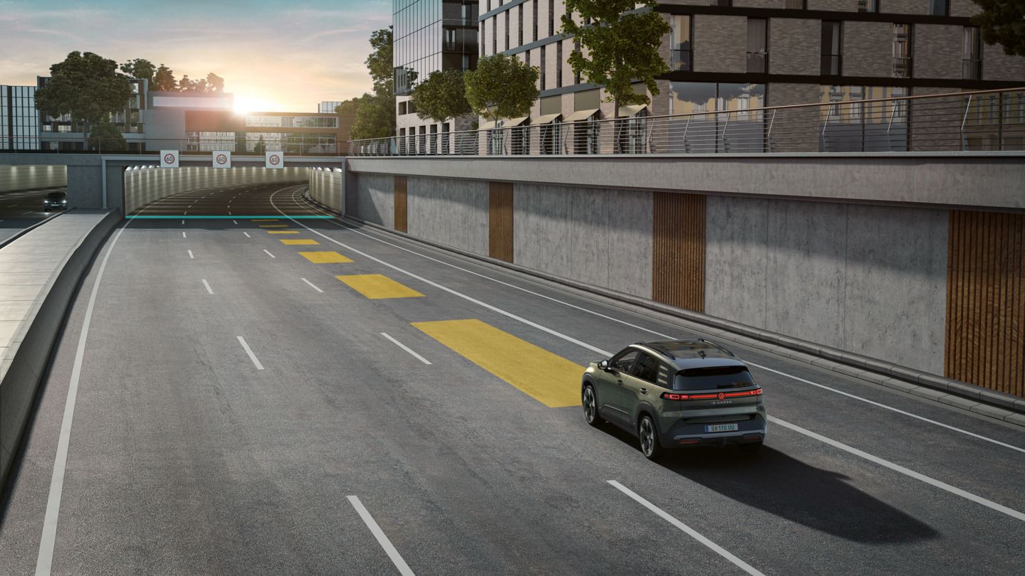 Илюстрацията показва схематично използване на VW ID.Cross, за да се покаже как работи автоматичният контрол на разстоянието.