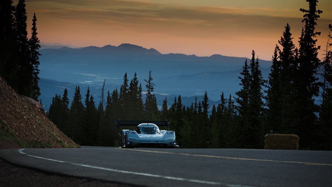 Рекордното изкачване на Volkswagen ID.R в Pikes Peak Hill Climb през 2018 година