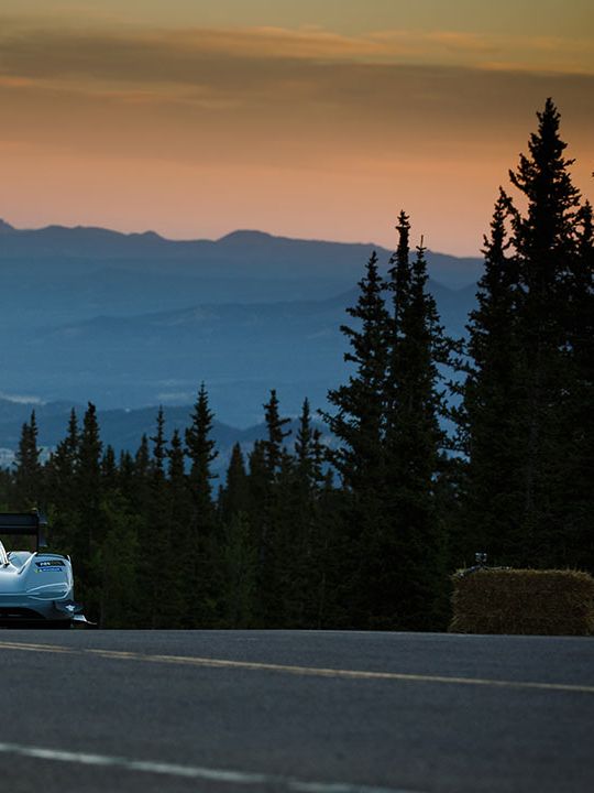 Рекордното изкачване на Volkswagen ID.R в Pikes Peak Hill Climb през 2018 година