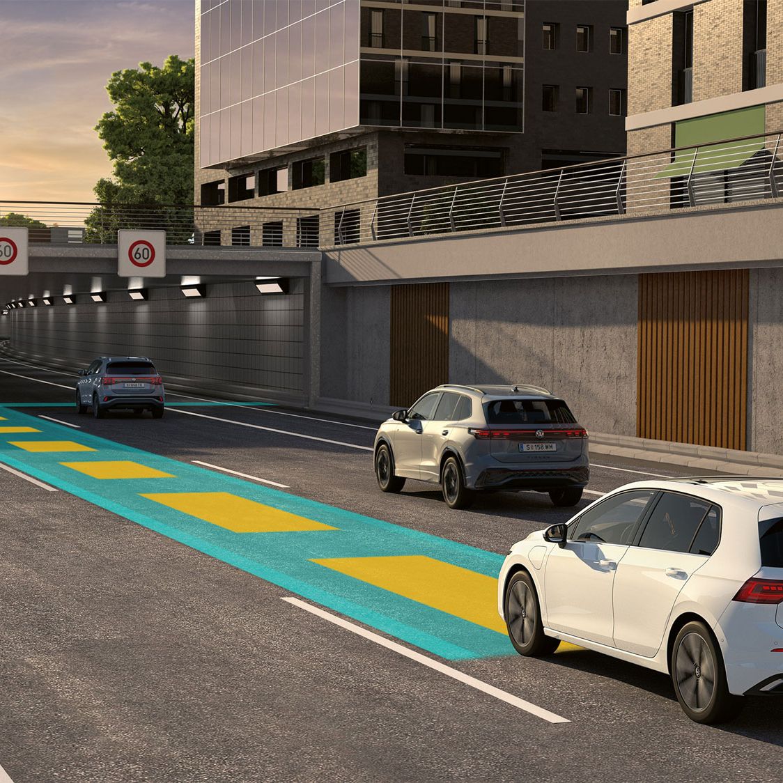 Бял Volkswagen e-Golf с активирани асистиращи системи в градски тунел