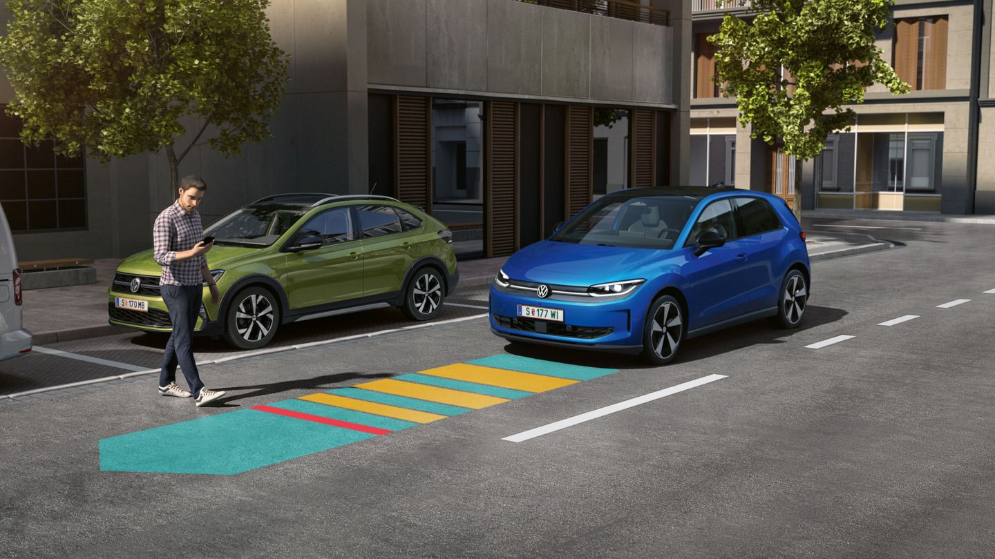 Илюстрацията схематично показва функционалността на Front Assist с помощта на син VW ID. Polo