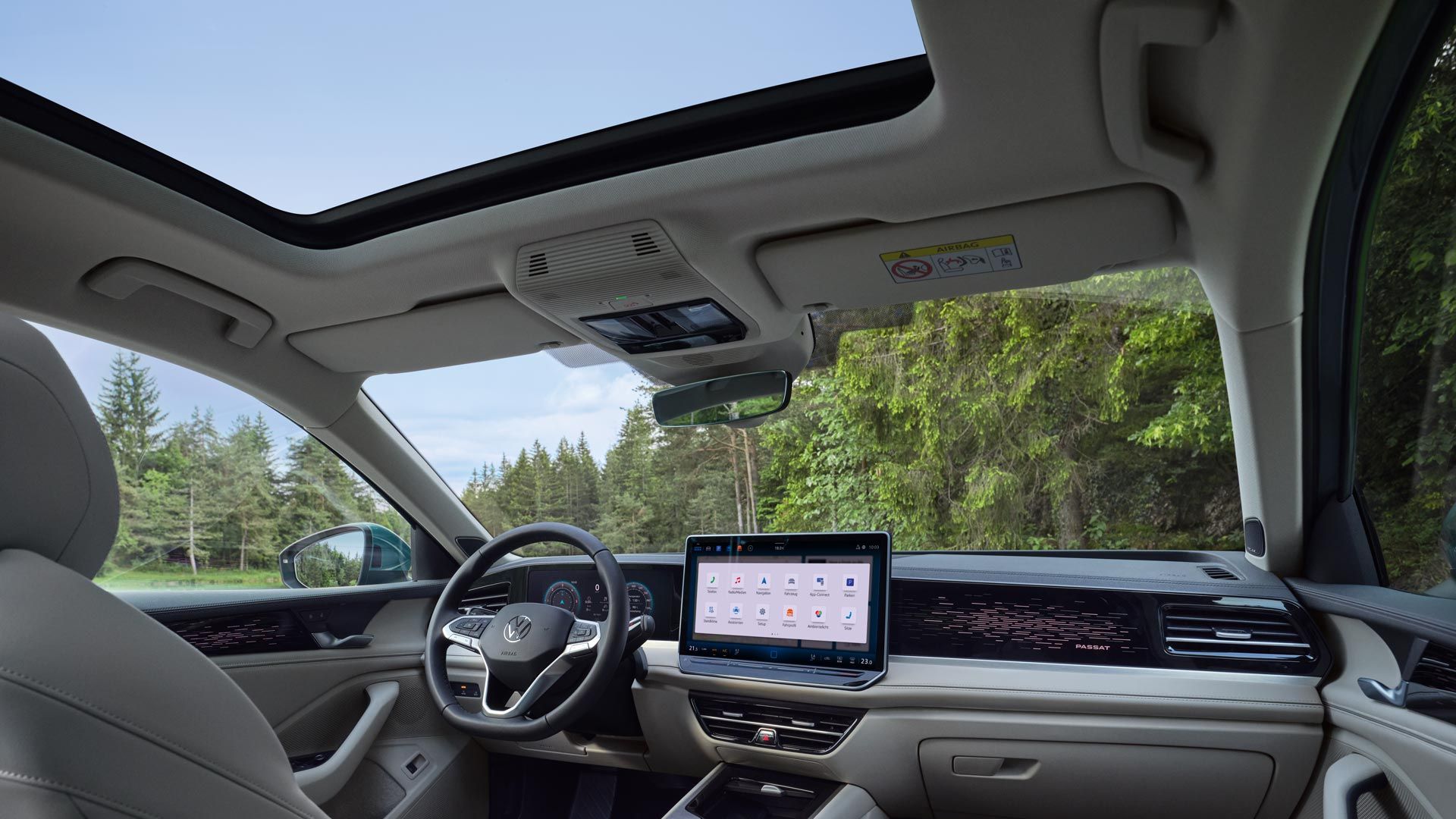 Изглед от интериора на VW Passat с поглед към опционалните седалки ergoActive Sitze, таблото и Jumbobox.