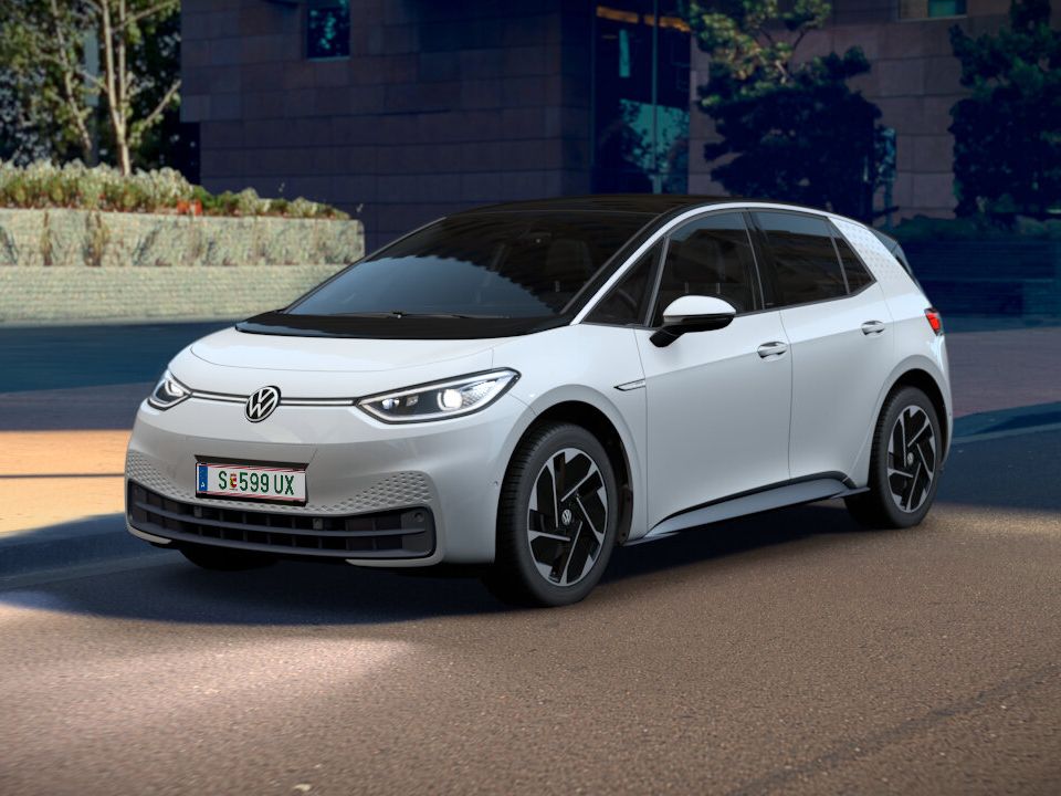 Паркиран VW ID.3 GO в лунно сив цвят