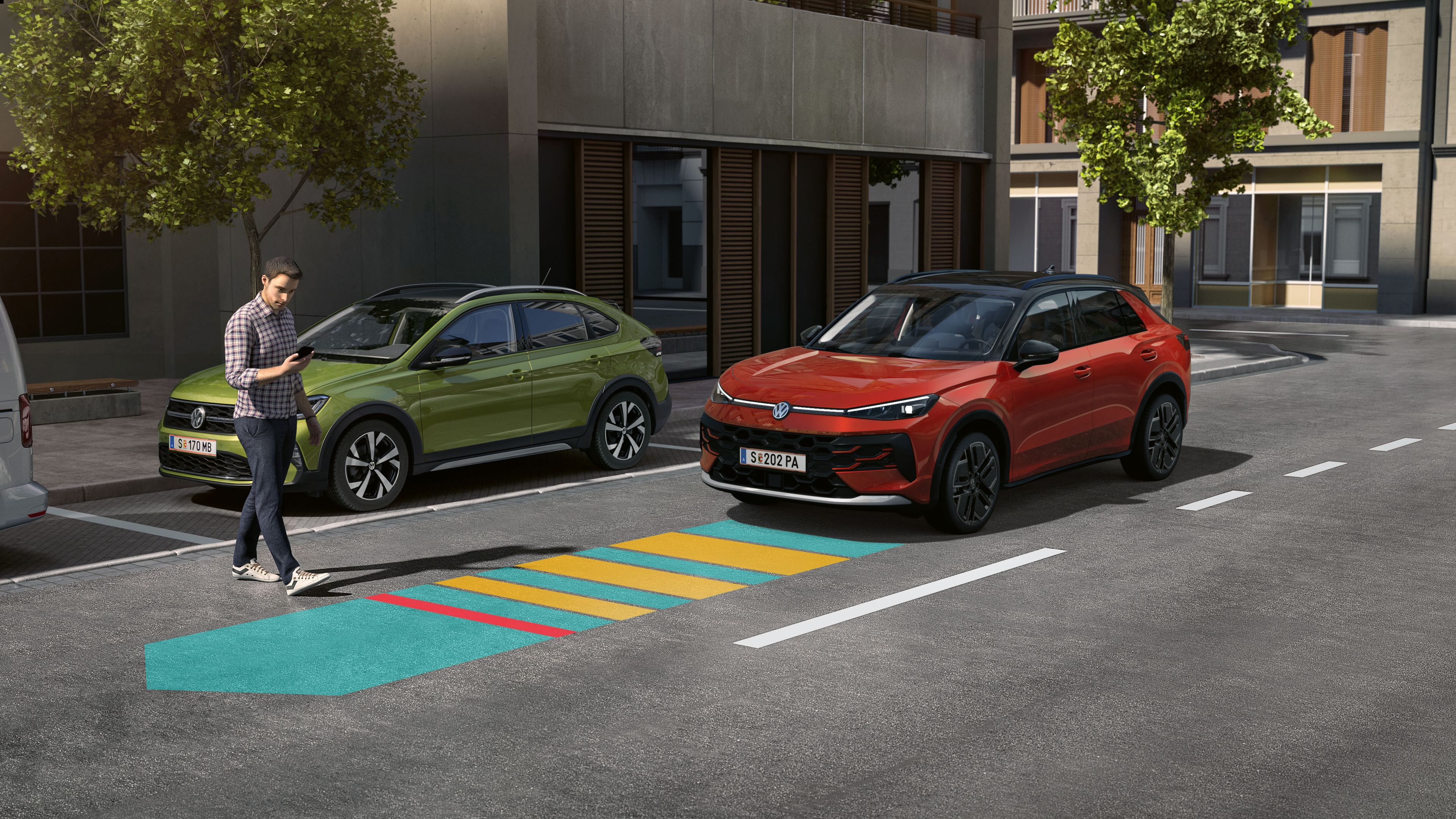 Червен Volkswagen ID.5 спира автоматично пред пешеходец благодарение на система за асистенция и безопасност