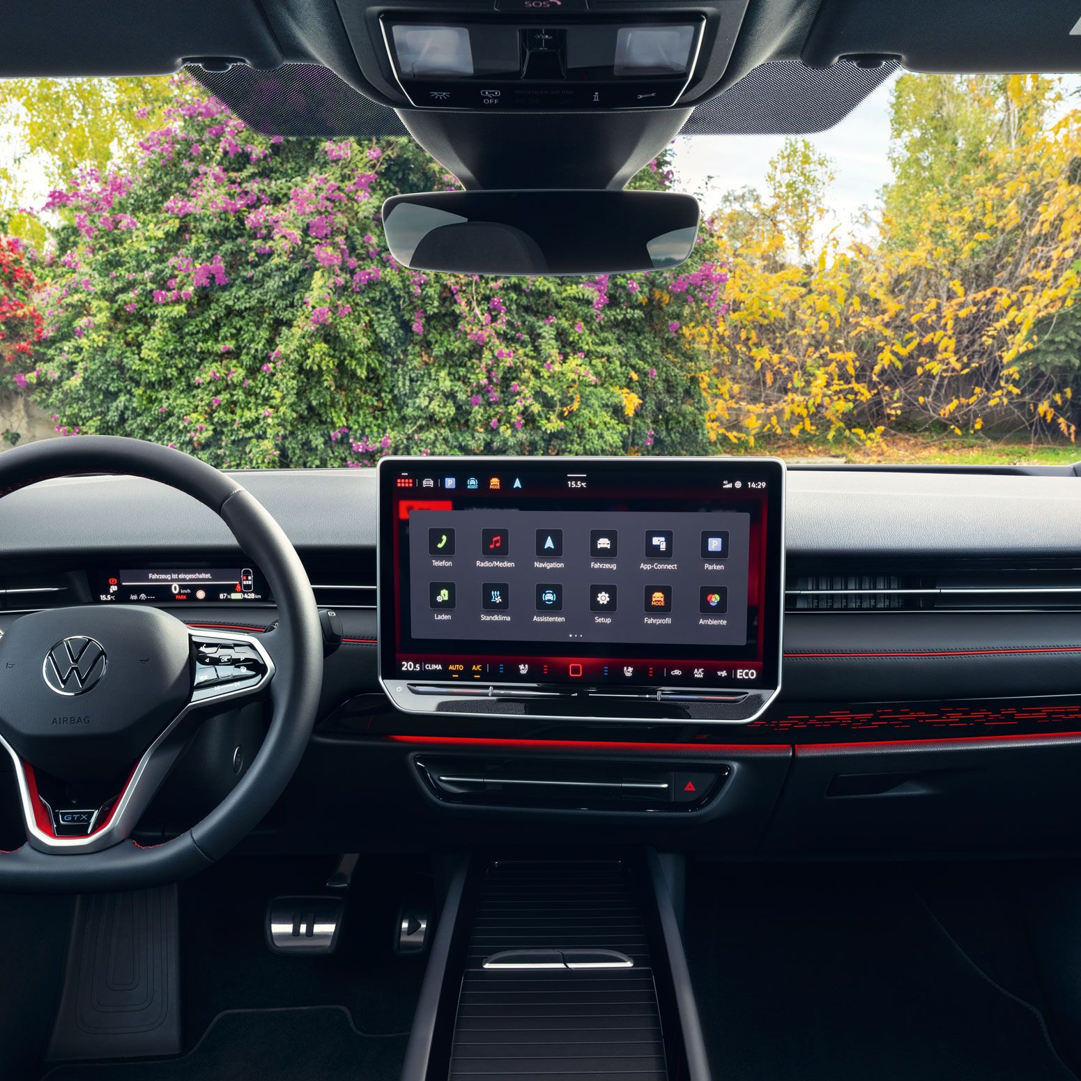 Interior vom ID. 7 Limousine GTX mit Fokus auf das Infotainmentsystem.