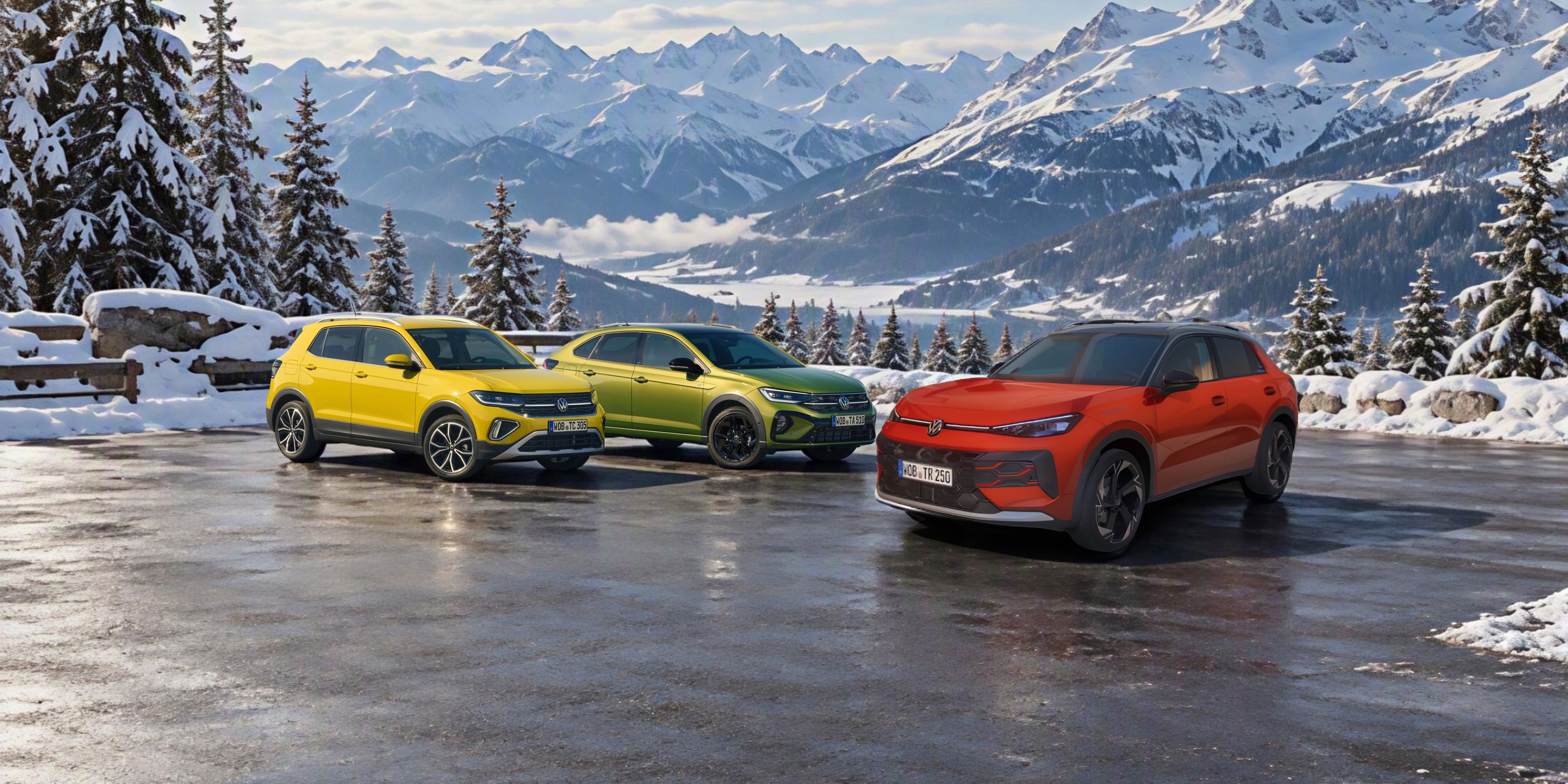 Taigo, T-Cross, T-Roc SUV – жълт, зелен и оранжев – са паркирани върху мокър асфалтов паркинг, заобиколен от сняг. В далечината се виждат заснежени планински върхове и борови гори под ясно синьо небе. Слънцето ниско на хоризонта кара снега и мокрия път да блестят.