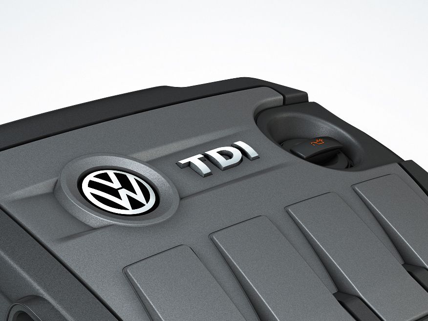 Дизелов TDI двигател на Volkswagen с капак и емблема на марката