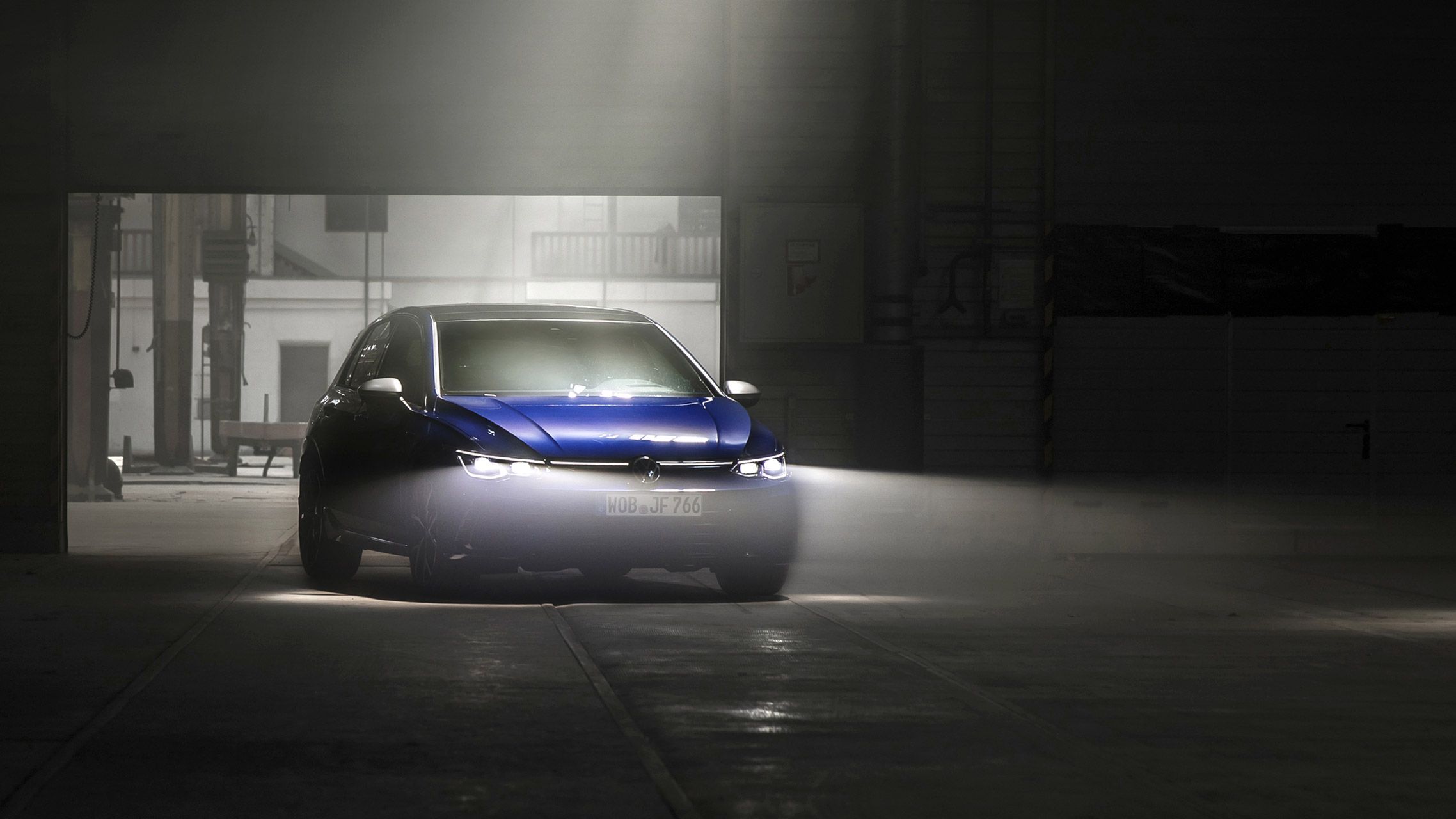 Син автомобил на VW от R серия